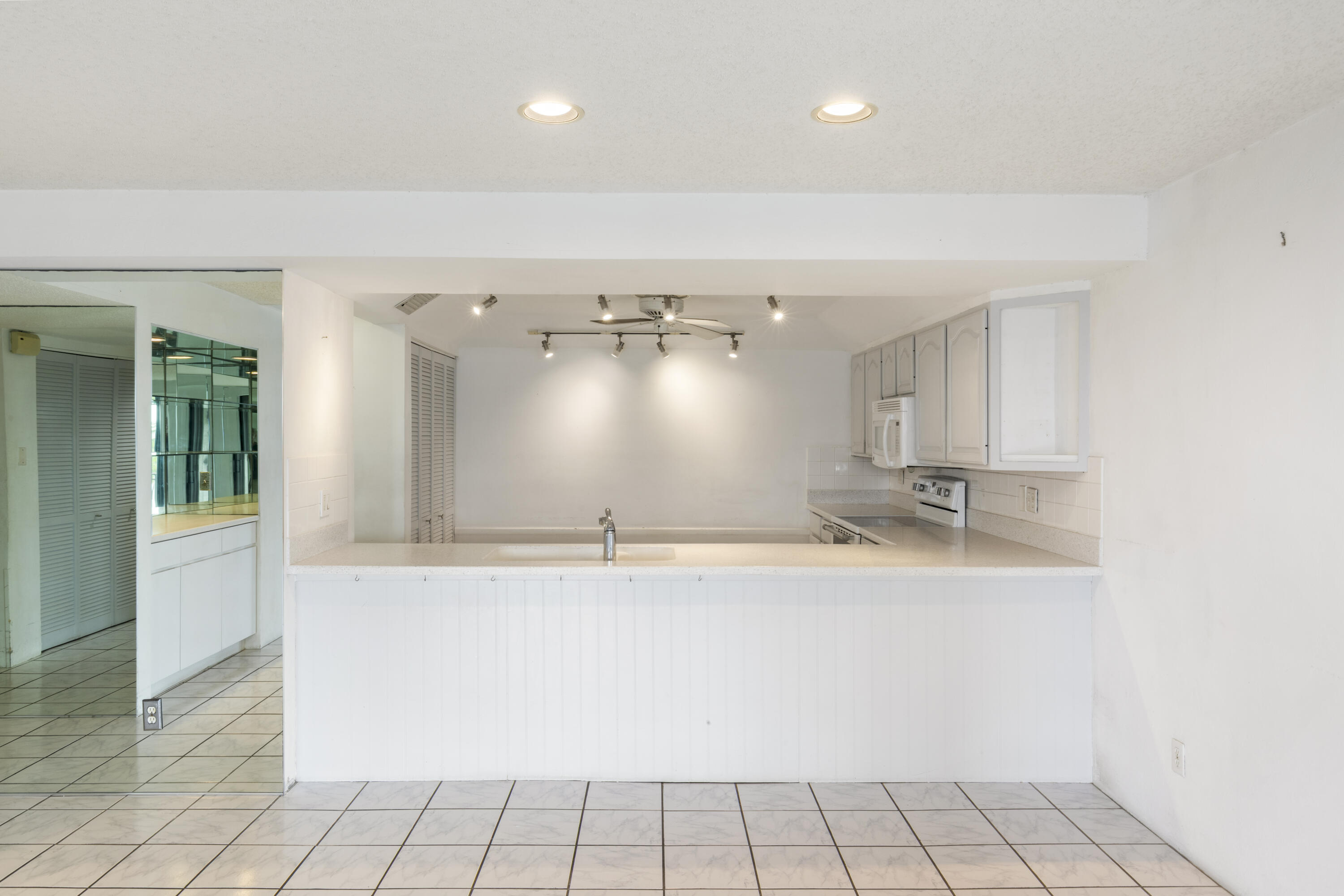 KEY WEST, Florida, 33040, United States, 2 Bedrooms Bedrooms, ,2 BathroomsBathrooms,Residential,For Sale,1821203