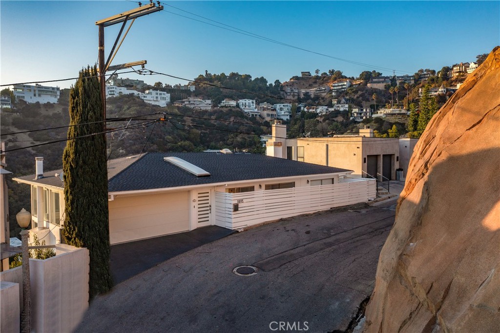 Los Angeles, California, 90069, United States, 3 Bedrooms Bedrooms, ,1 BathroomBathrooms,Residential,For Sale,1897836