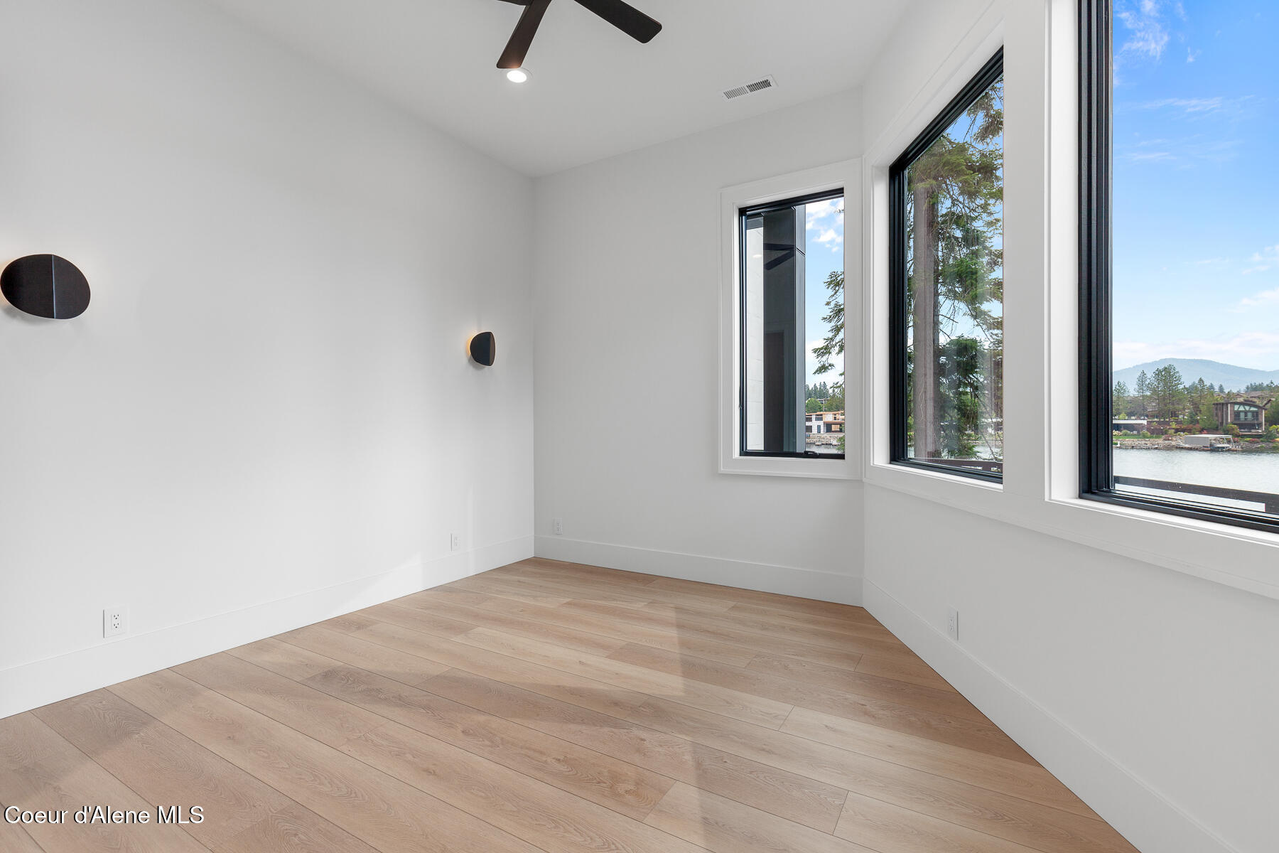 Coeur d'Alene, Idaho, 83814, United States, 5 Bedrooms Bedrooms, ,6 BathroomsBathrooms,Residential,For Sale,1920855