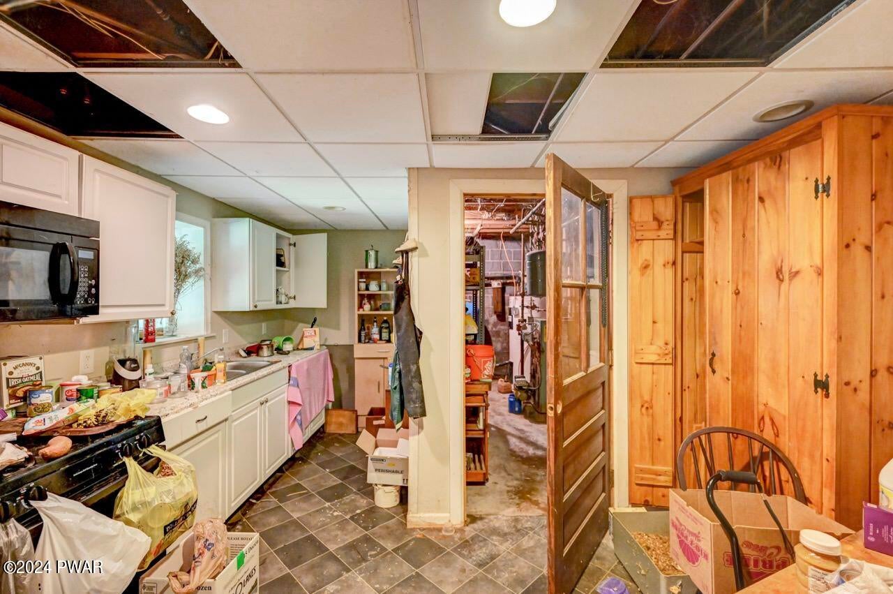 Hawley, Pennsylvania, 18428, United States, 5 Bedrooms Bedrooms, ,4 BathroomsBathrooms,Residential,For Sale,1979290