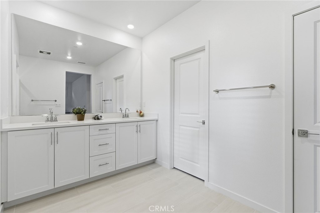 Corona, California, 92883, United States, 3 Bedrooms Bedrooms, ,3 BathroomsBathrooms,Residential,For Sale,1996400