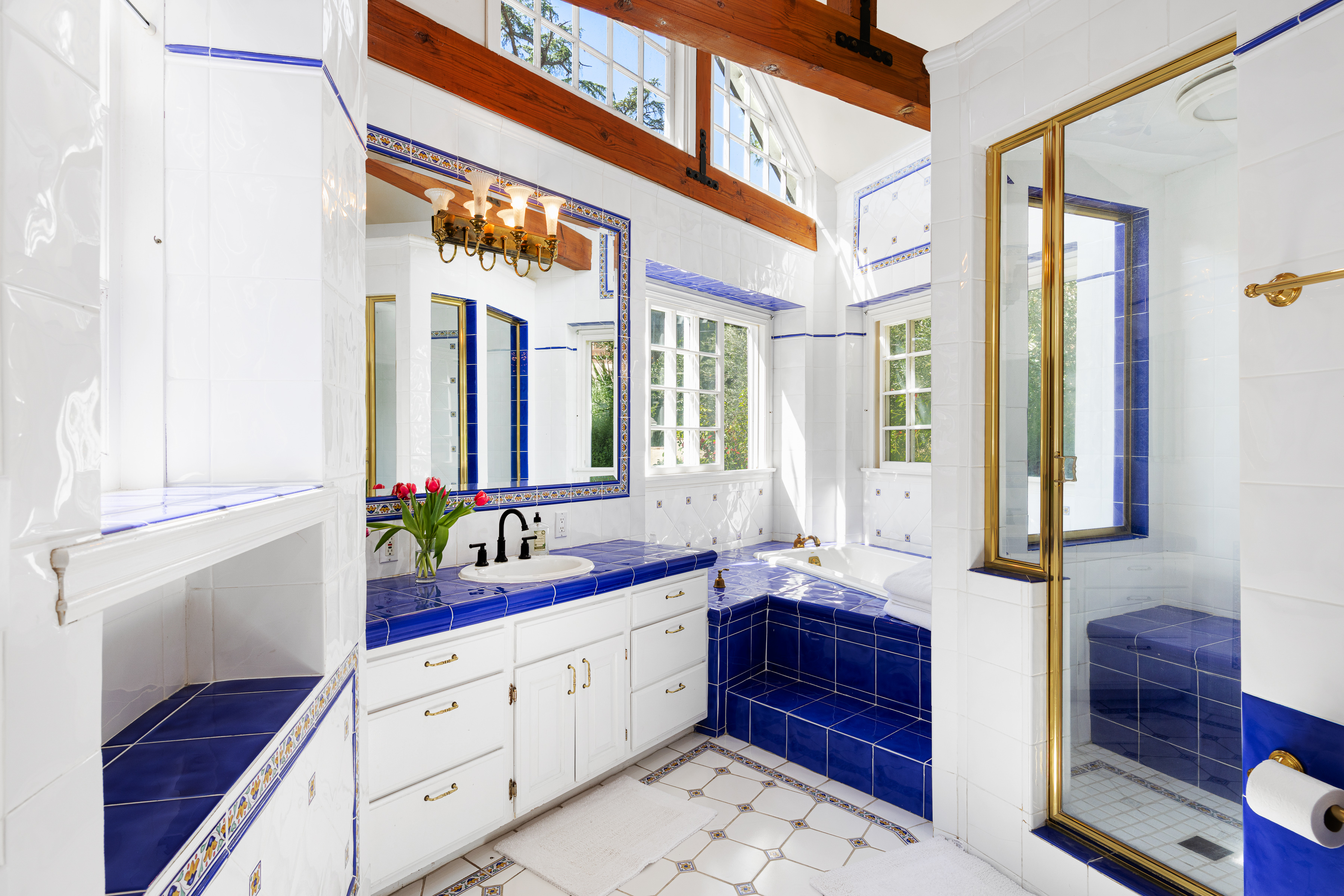  4650 Encino Avenue - 物件實景