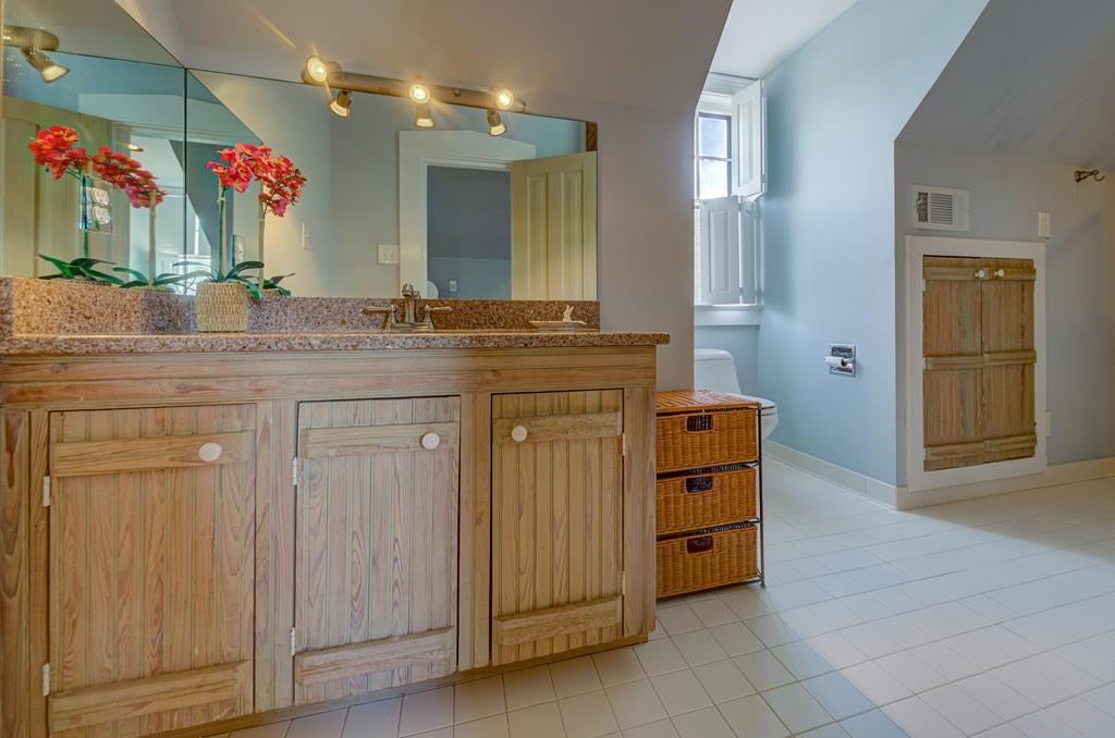 Vicksburg, Mississippi, 39180, United States, 4 Bedrooms Bedrooms, ,4 BathroomsBathrooms,Residential,For Sale,1778903