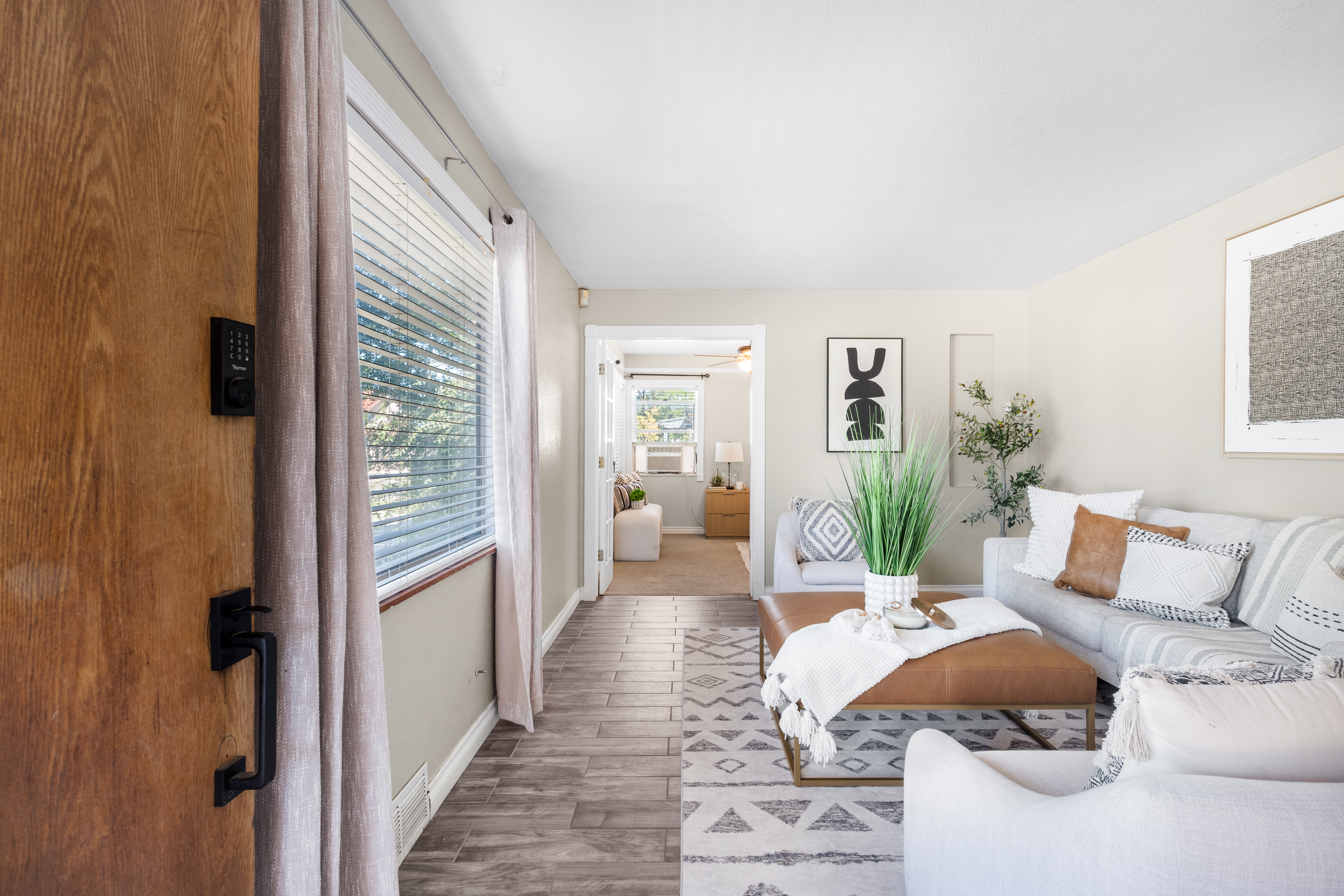  5 Bedroom Home Just Steps From Huston Lake Park - 物件實景