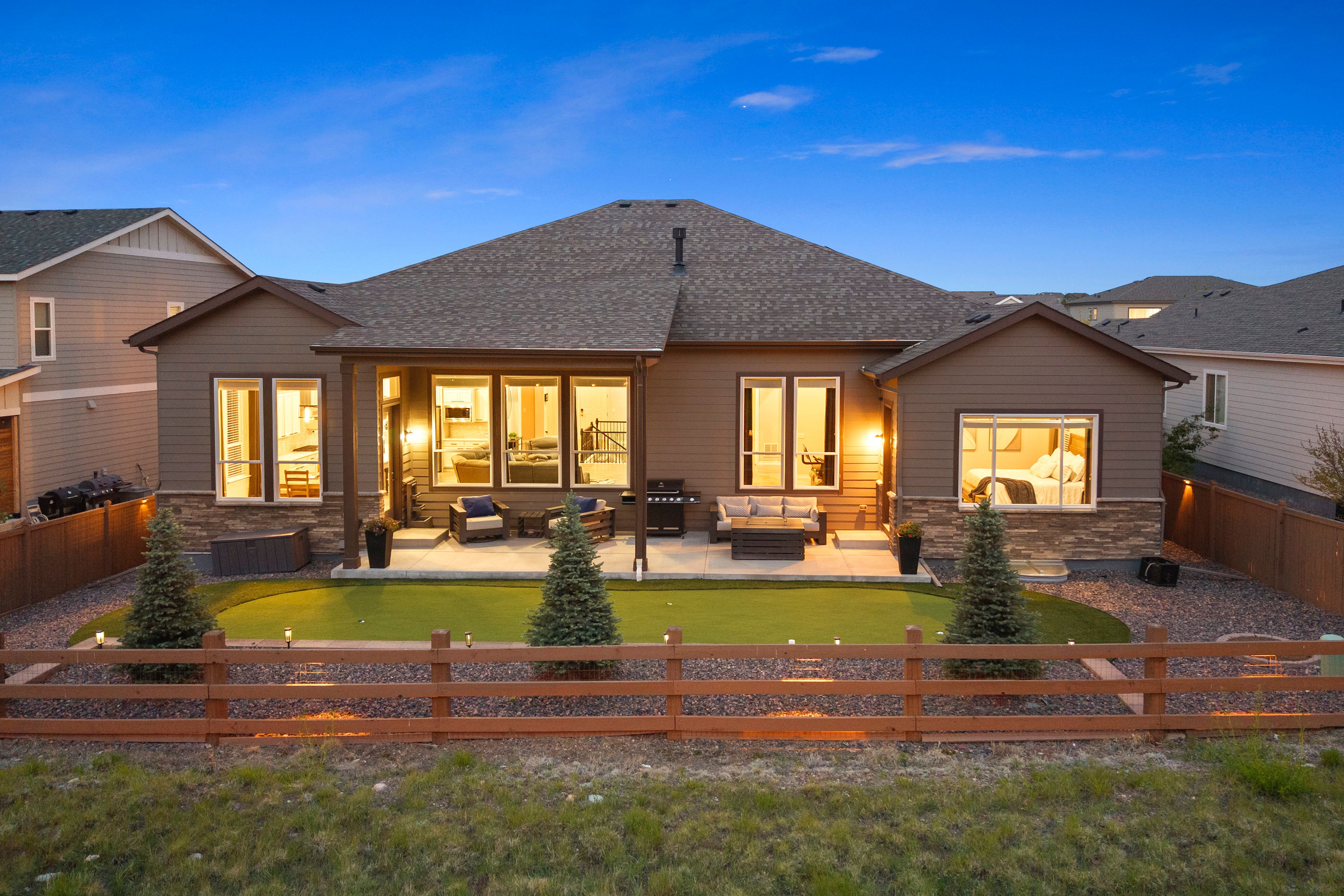 Soaring Ceilings and Main-Floor Living in Terrain - 物件實景