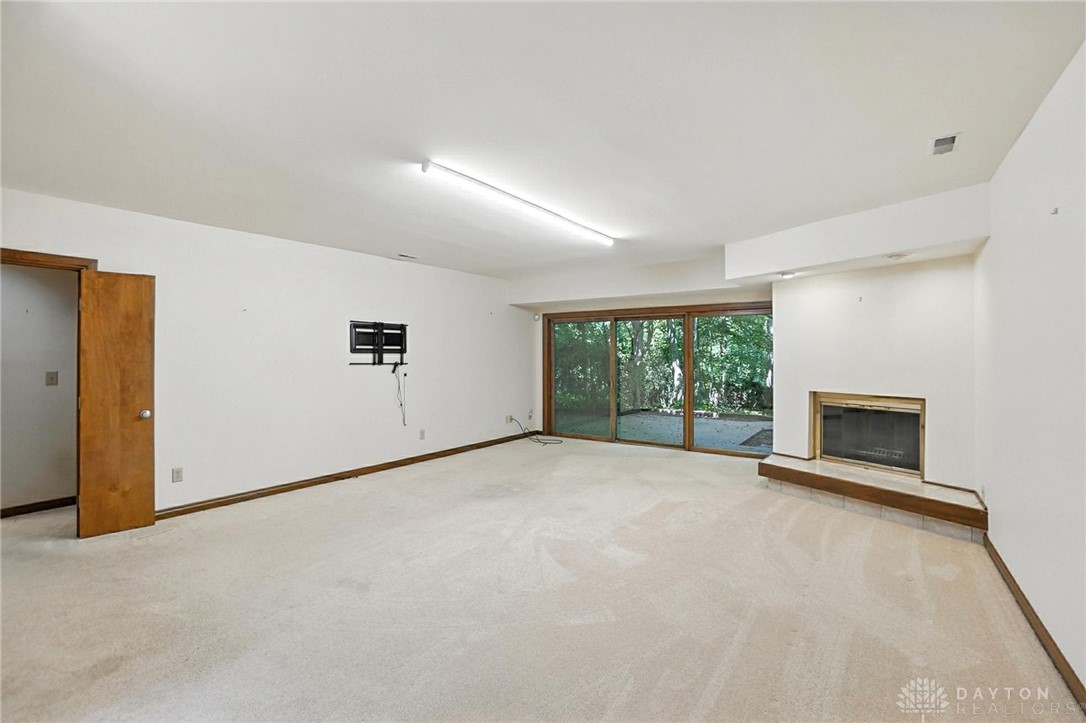 Sugarcreek Twp, Ohio, 45440, United States, 4 Bedrooms Bedrooms, ,5 BathroomsBathrooms,Residential,For Sale,1902150