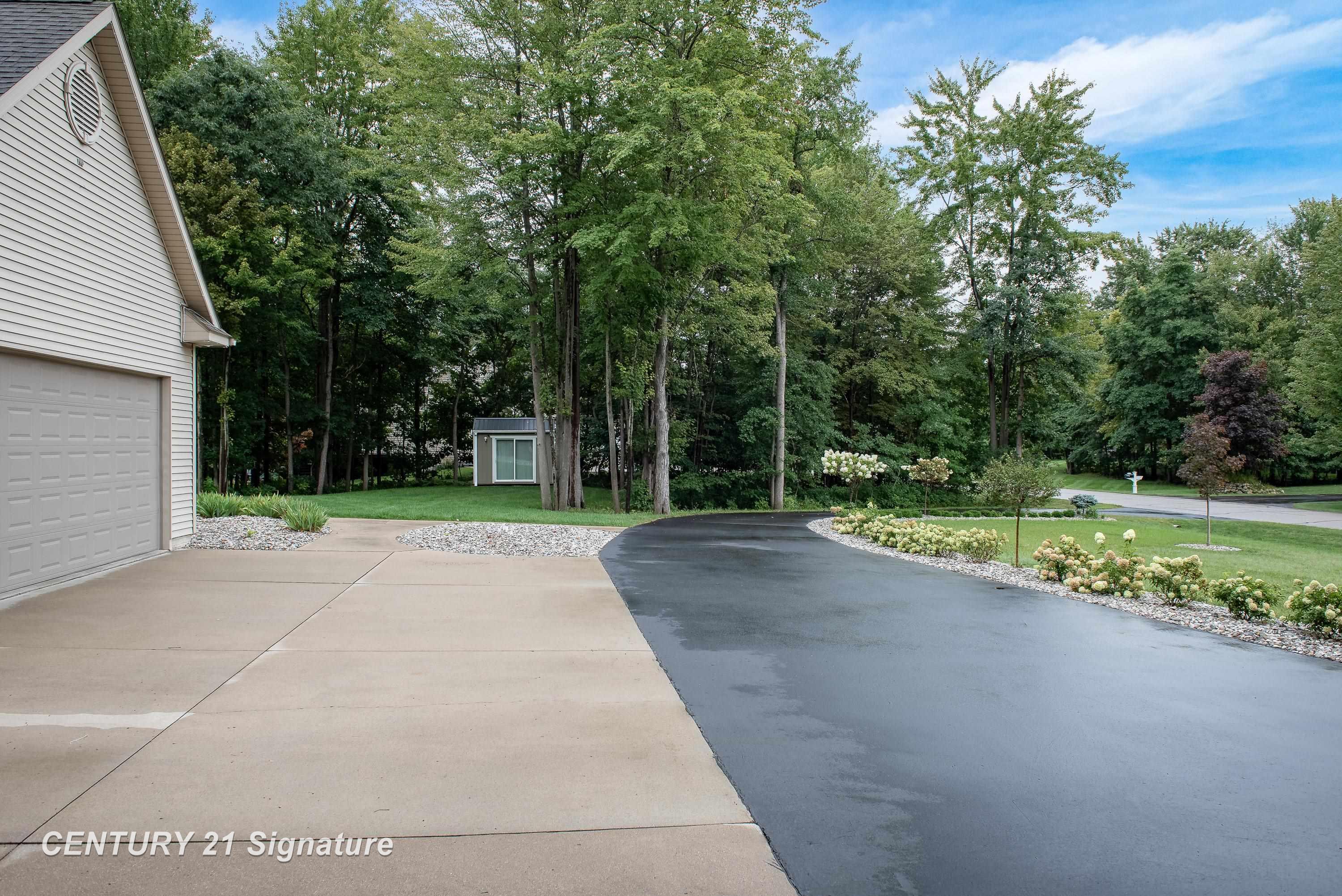 Midland, Michigan, 48642, United States, 4 Bedrooms Bedrooms, ,4 BathroomsBathrooms,Residential,For Sale,1981161