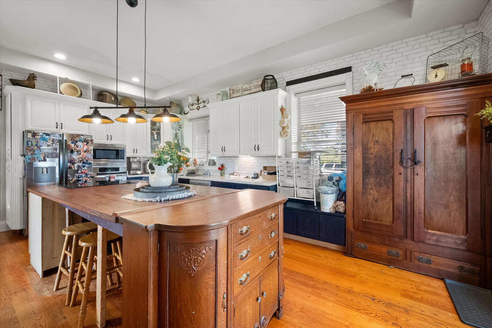 Shelbyville, Kentucky, 40065, United States, 4 Bedrooms Bedrooms, ,3 BathroomsBathrooms,Residential,For Sale,1986481