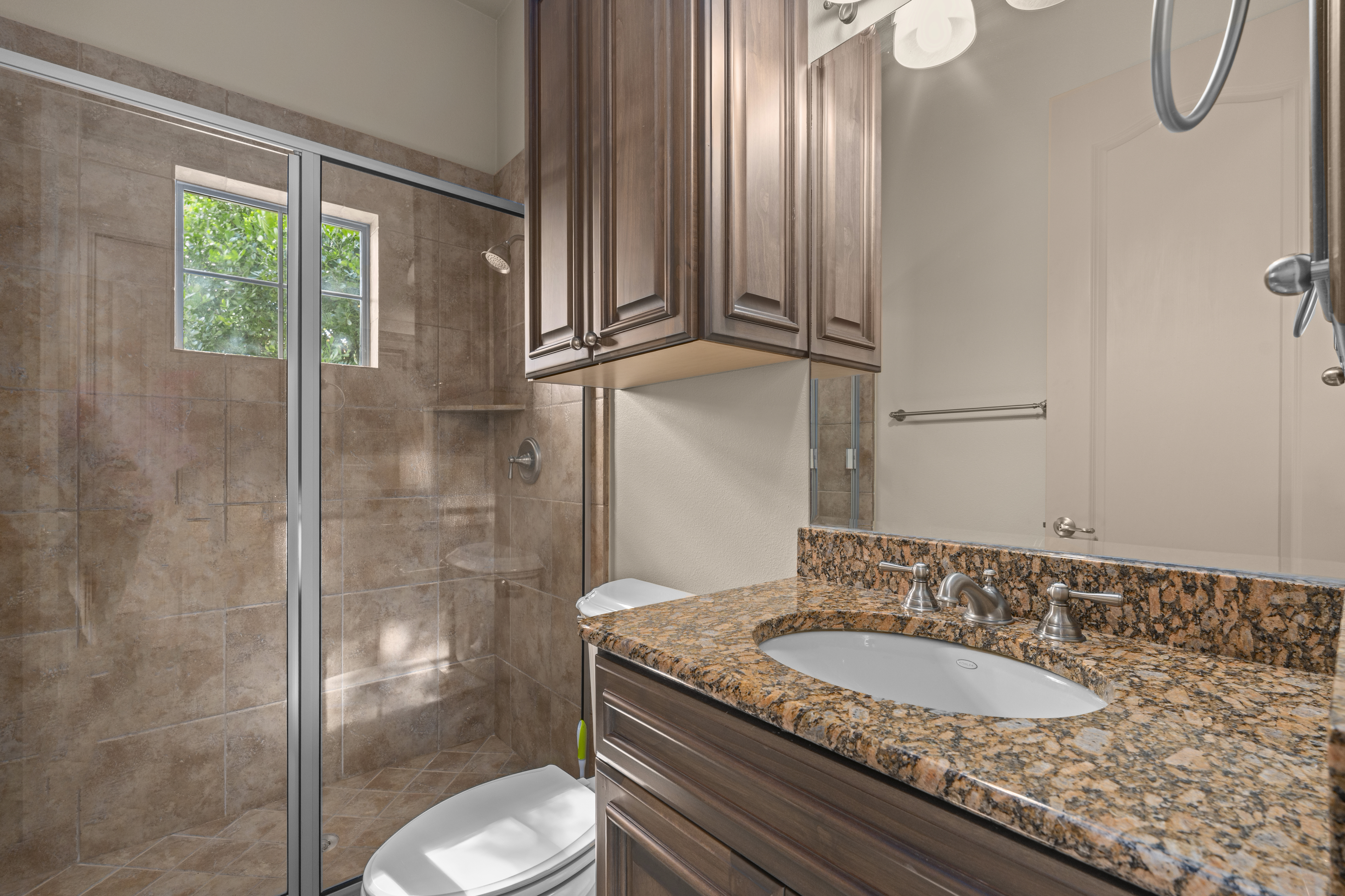  Stunning Single-Story Retreat on Greenbelt - 物件實景