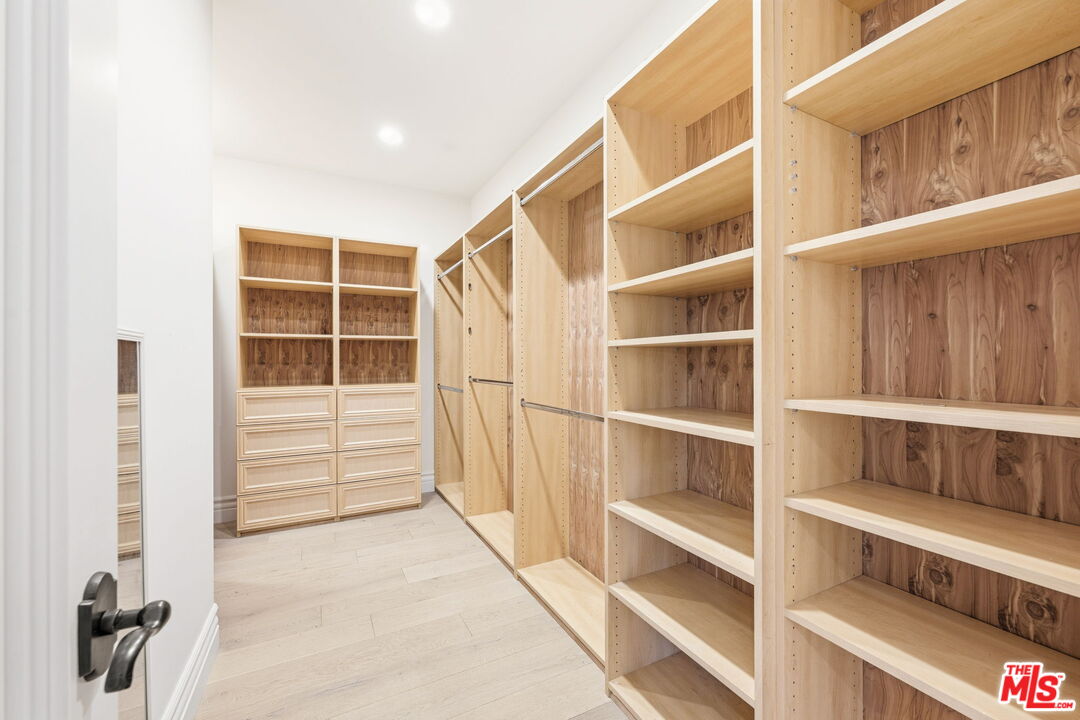 Encino, California, 91436, United States, 4 Bedrooms Bedrooms, ,3 BathroomsBathrooms,Residential,For Sale,1988091