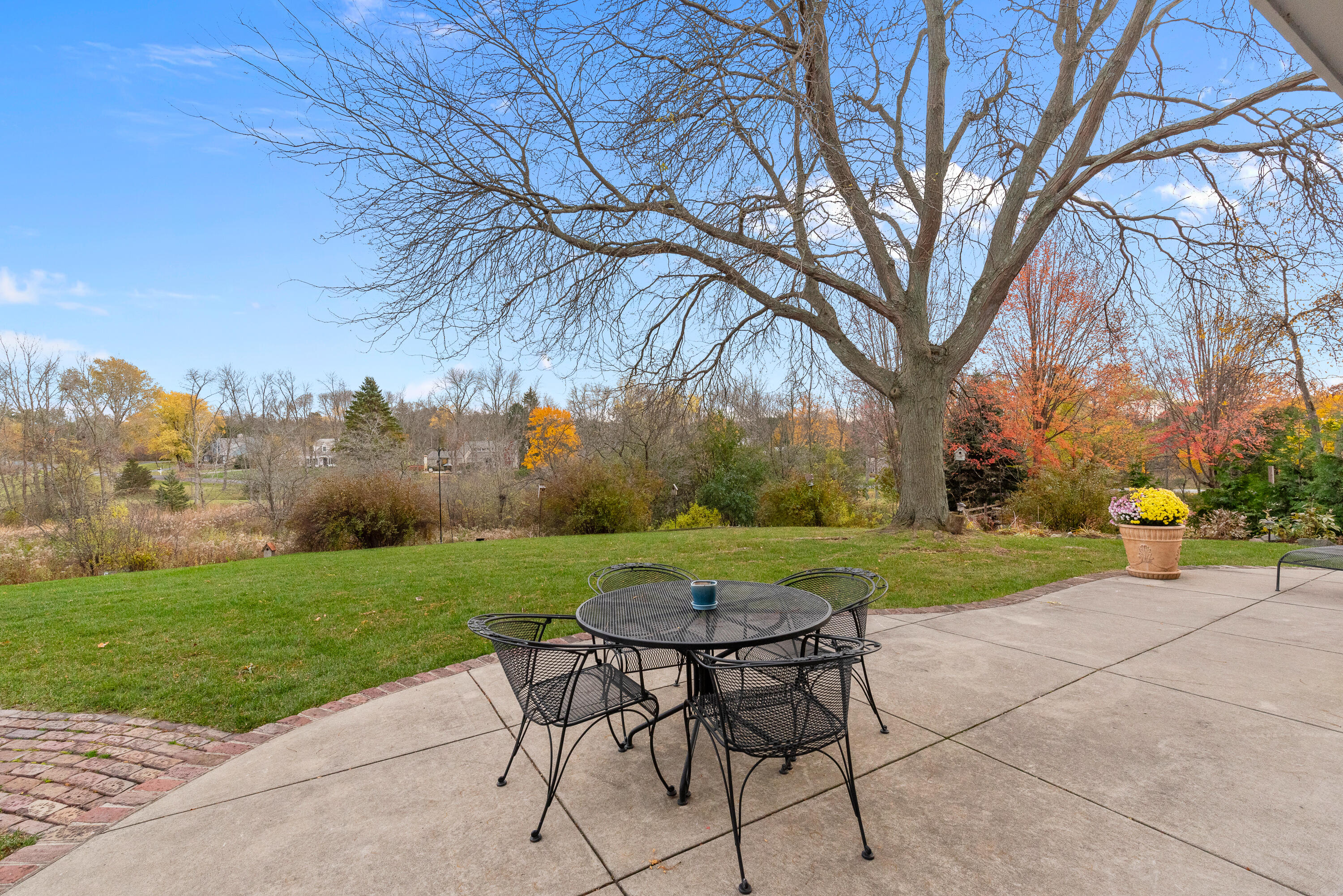 Mequon, Wisconsin, 53092, United States, 4 Bedrooms Bedrooms, ,3 BathroomsBathrooms,Residential,For Sale,1989588