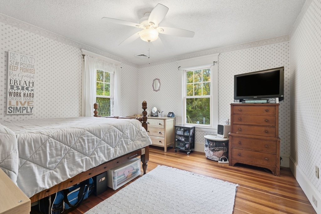 South Hadley, Massachusetts, 01075, United States, 4 Bedrooms Bedrooms, ,2 BathroomsBathrooms,Residential,For Sale,1970886