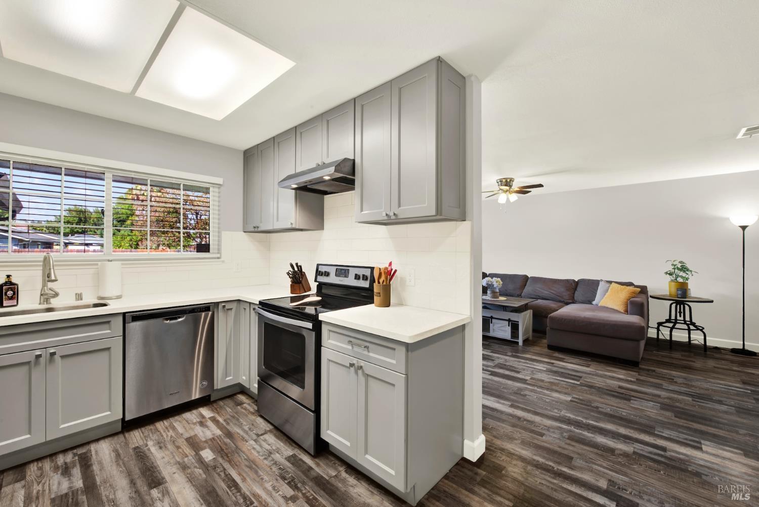 Vacaville, California, 95687, United States, 3 Bedrooms Bedrooms, ,2 BathroomsBathrooms,Residential,For Sale,1940371