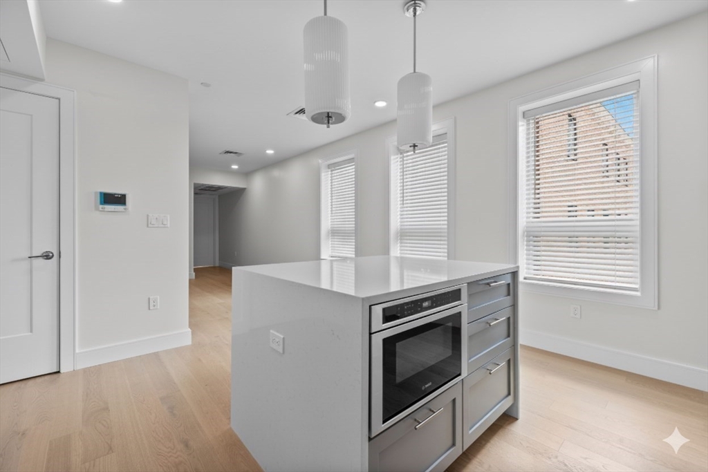 Boston, Massachusetts, 02128, United States, 2 Bedrooms Bedrooms, ,2 BathroomsBathrooms,Residential,For Sale,1990439