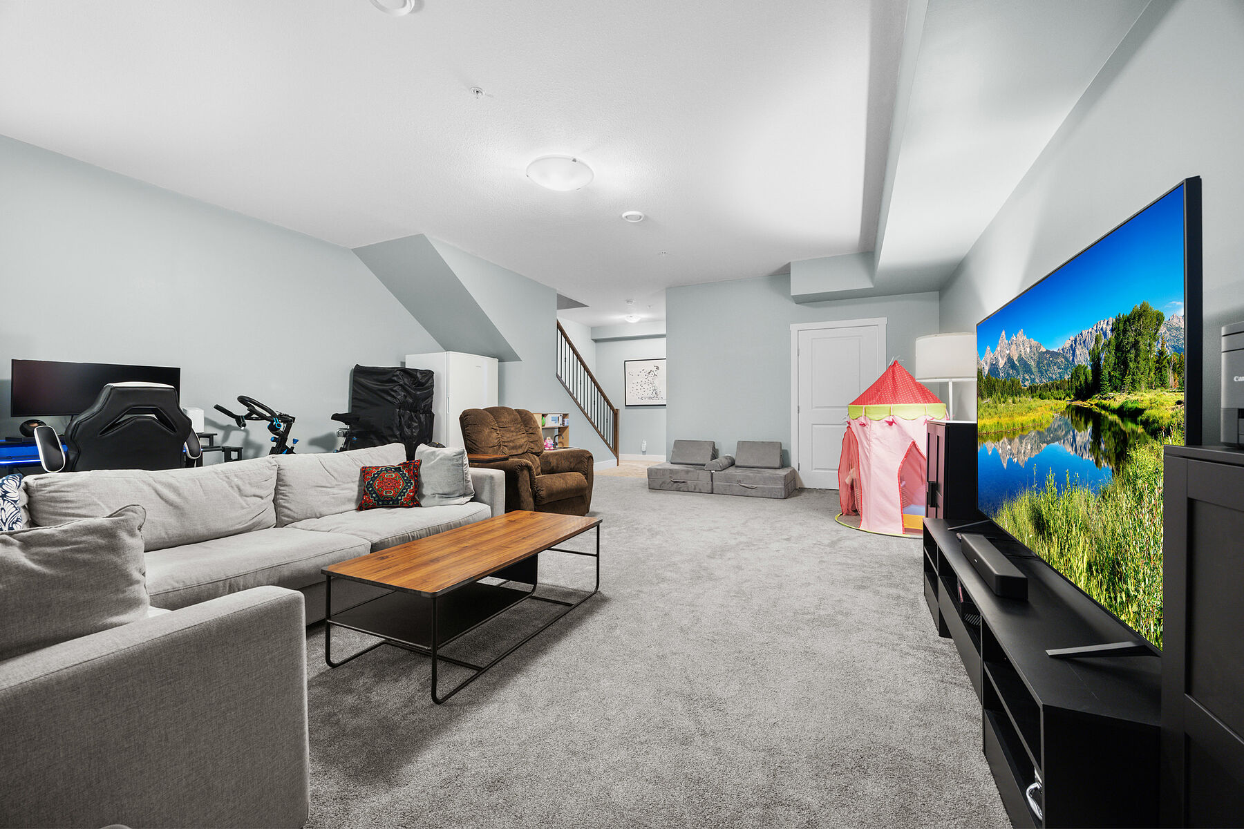  Well Maintained Townhome - 物件實景