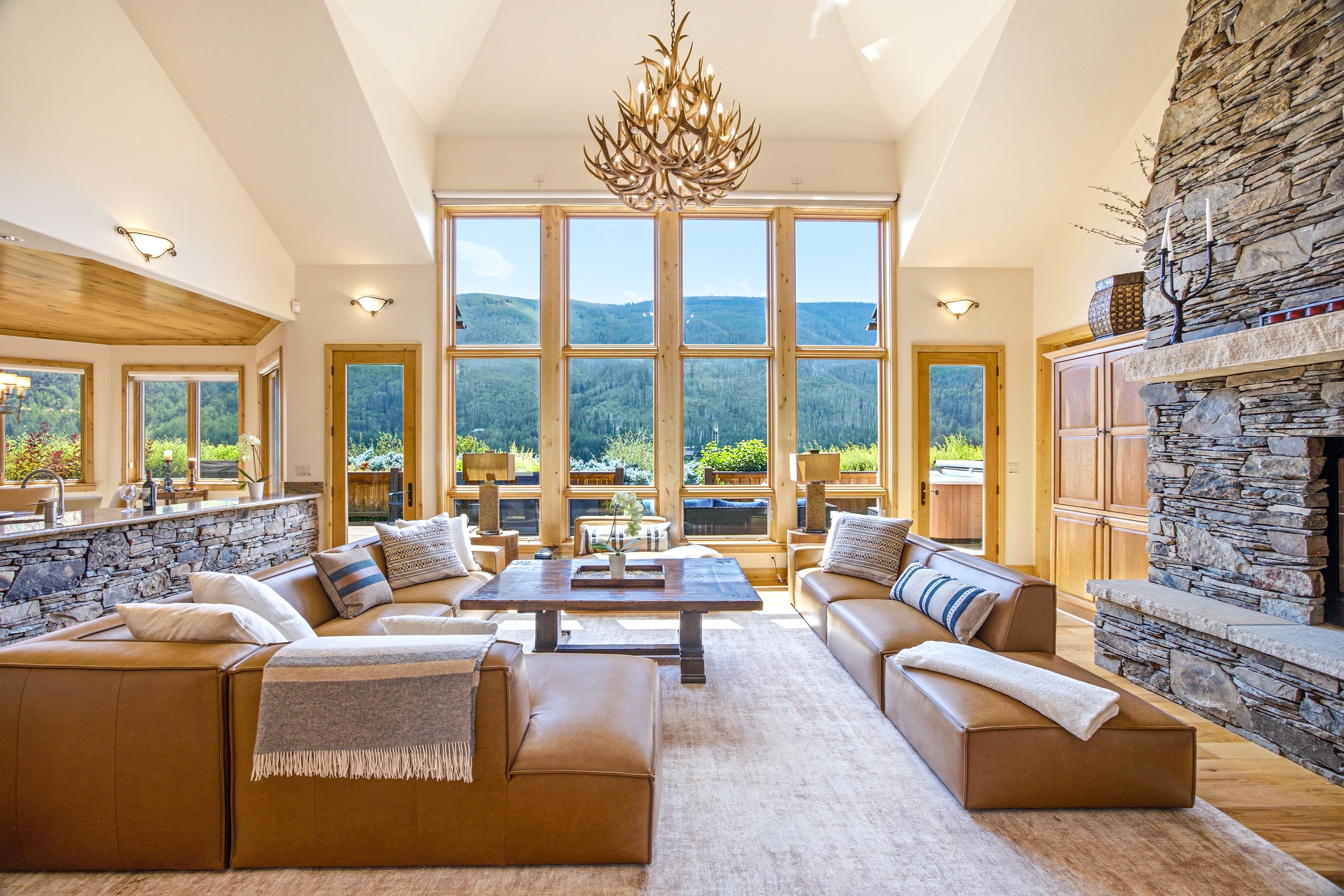  Custom-built, Single-family Home in the Exclusive Grand Traverse Neighborhood - 物件實景
