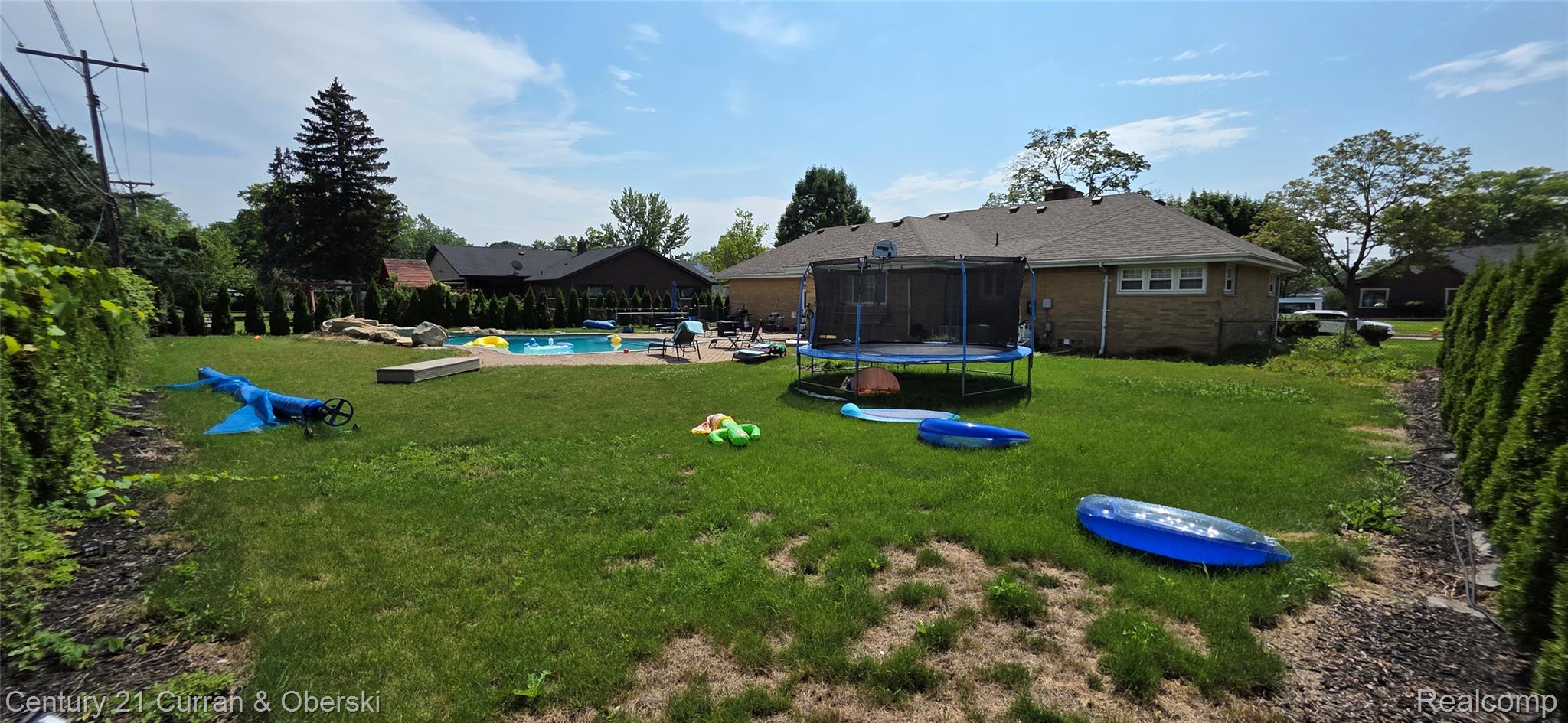 Dearborn, Michigan, 48124, United States, 3 Bedrooms Bedrooms, ,3 BathroomsBathrooms,Residential,For Sale,1914328