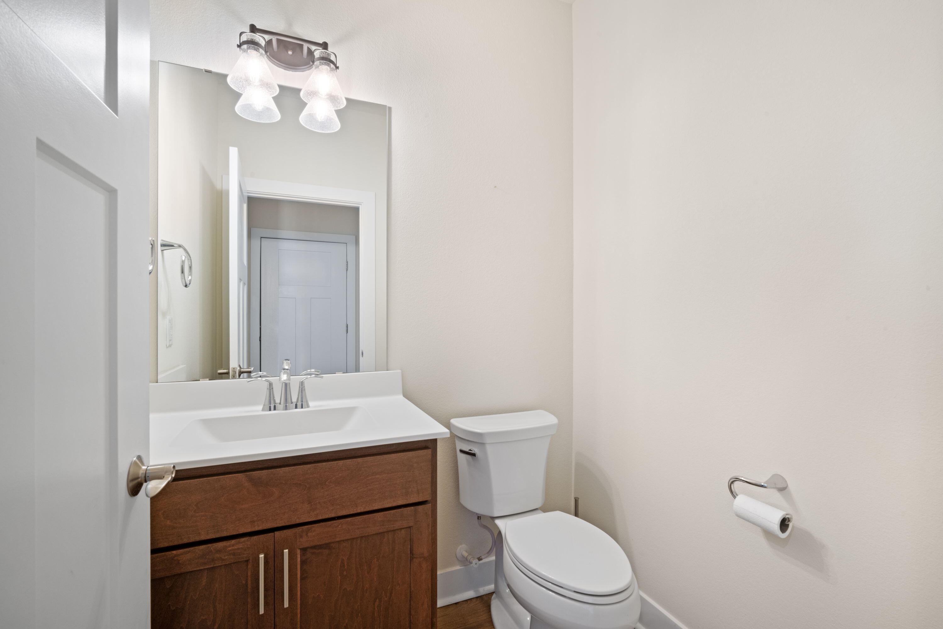 Grafton, Wisconsin, 53024, United States, 4 Bedrooms Bedrooms, ,4 BathroomsBathrooms,Residential,For Sale,1989269