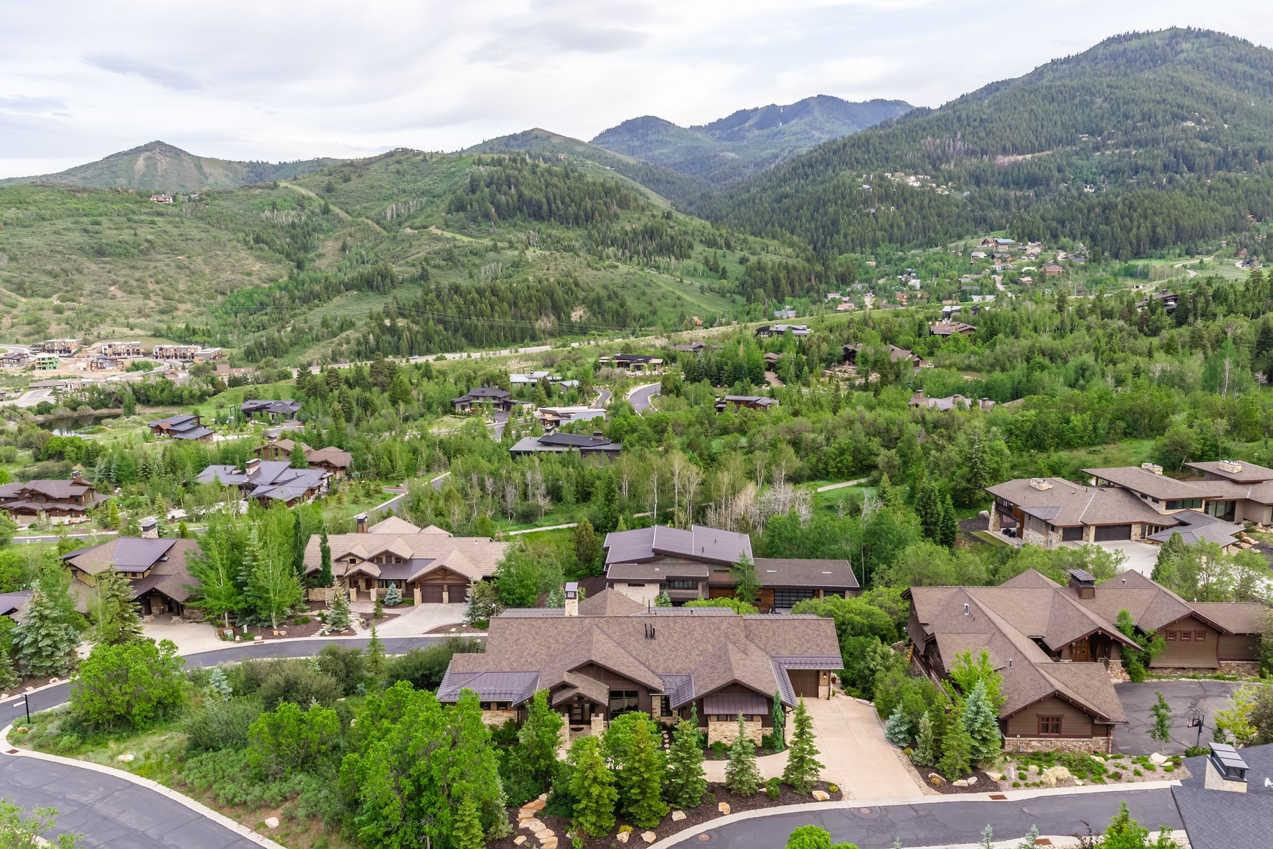  Luxury Custom Home in the Coveted Woods of Parleys Lane - 物件實景