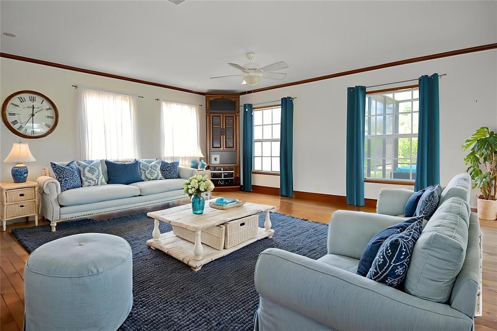 Venice, Florida, 34285, United States, 5 Bedrooms Bedrooms, ,4 BathroomsBathrooms,Residential,For Sale,1907597
