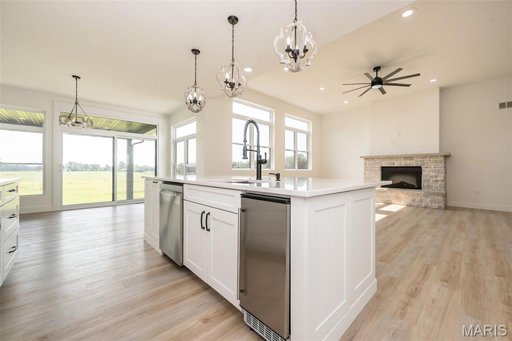 Troy, Missouri, 63379, United States, 4 Bedrooms Bedrooms, ,4 BathroomsBathrooms,Residential,For Sale,1913425