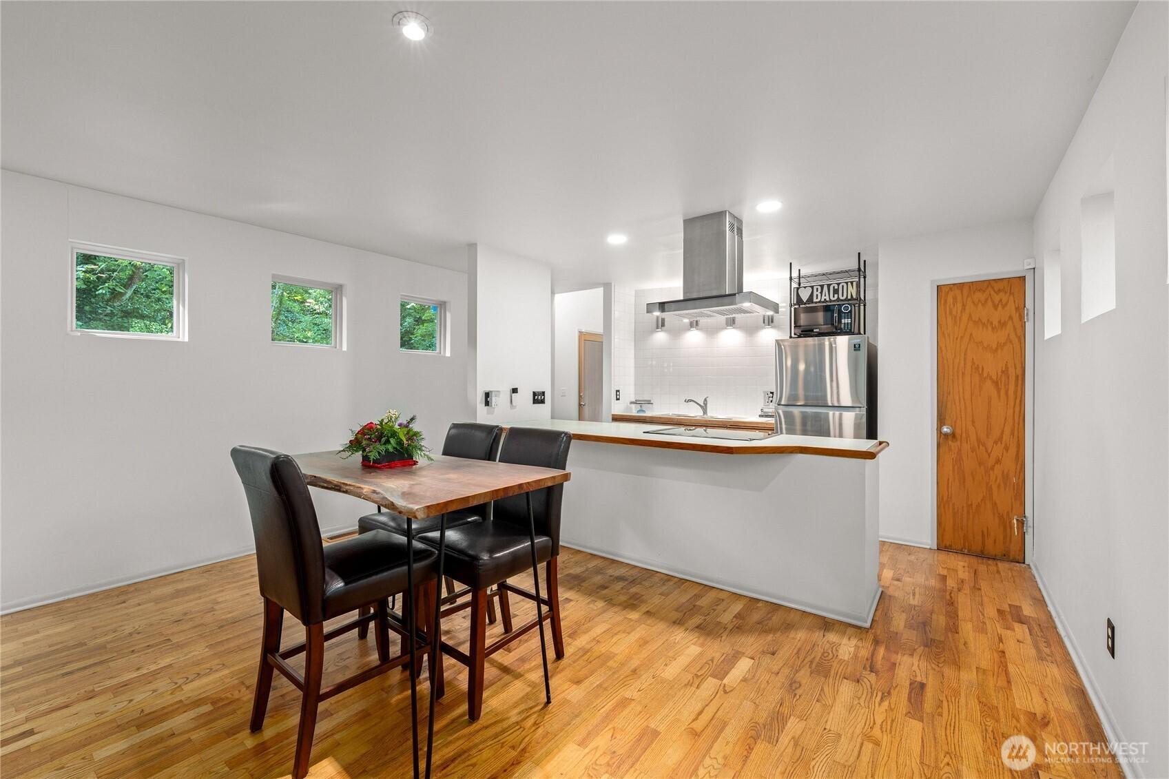SEATTLE, Washington, 98146, United States, 2 Bedrooms Bedrooms, ,2 BathroomsBathrooms,Residential,For Sale,1873877