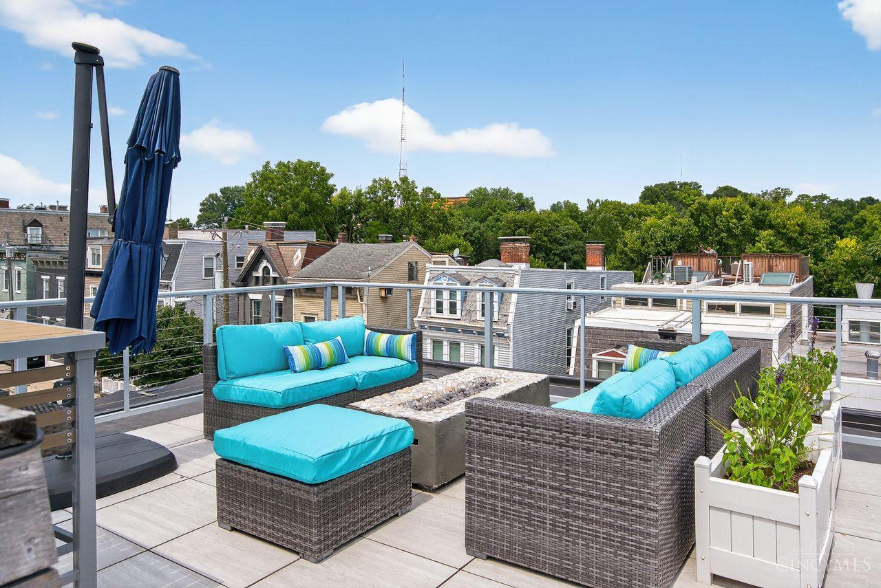 Cincinnati, Ohio, 45202, United States, 4 Bedrooms Bedrooms, ,4 BathroomsBathrooms,Residential,For Sale,1926217