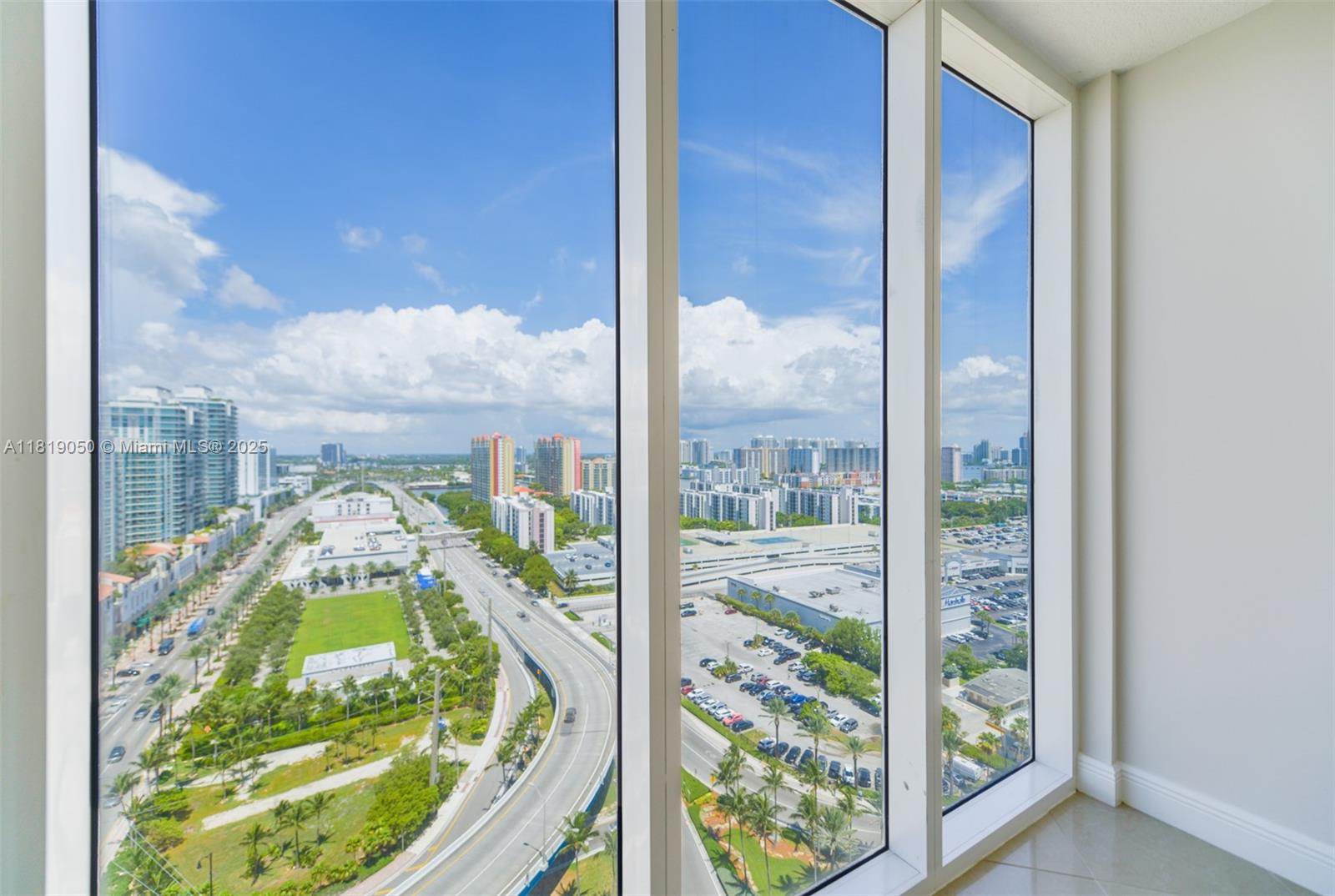 Sunny Isles Beach, Florida, 33160, United States, 2 Bedrooms Bedrooms, ,2 BathroomsBathrooms,Residential,For Sale,1991948