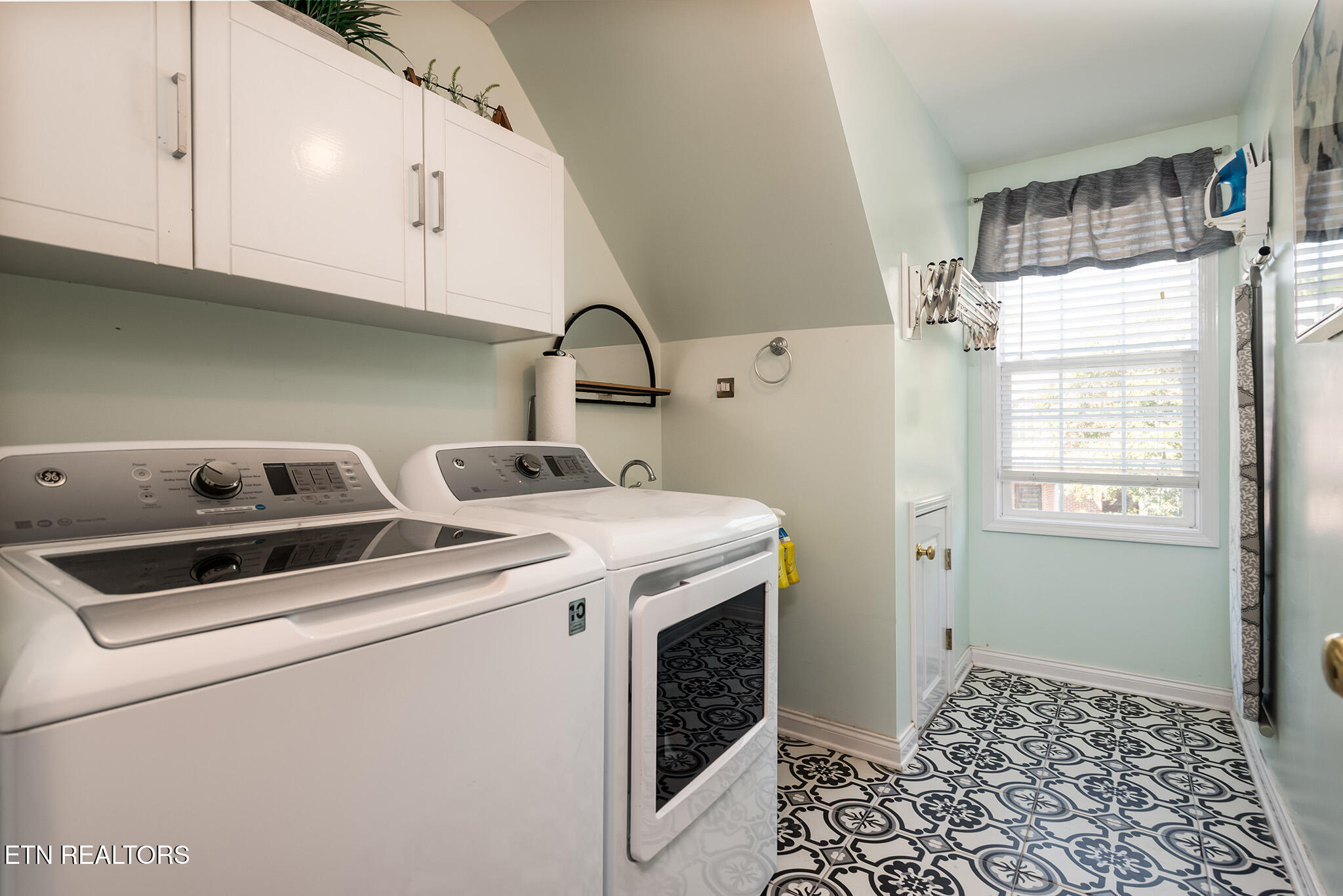 Knoxville, Tennessee, 37919, United States, 3 Bedrooms Bedrooms, ,3 BathroomsBathrooms,Residential,For Sale,1975147