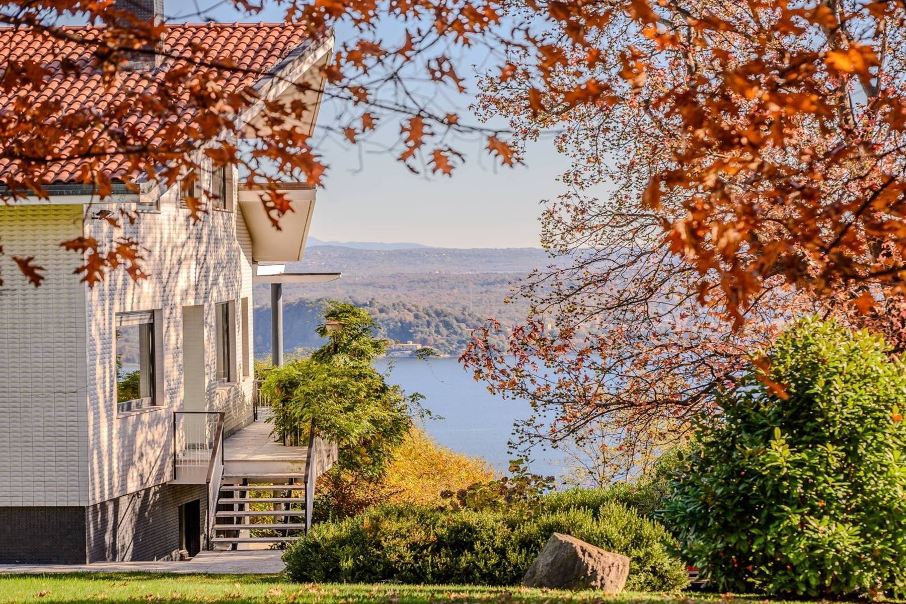  Villa with Lake Views and Gio Ponti Detailing - 物件實景