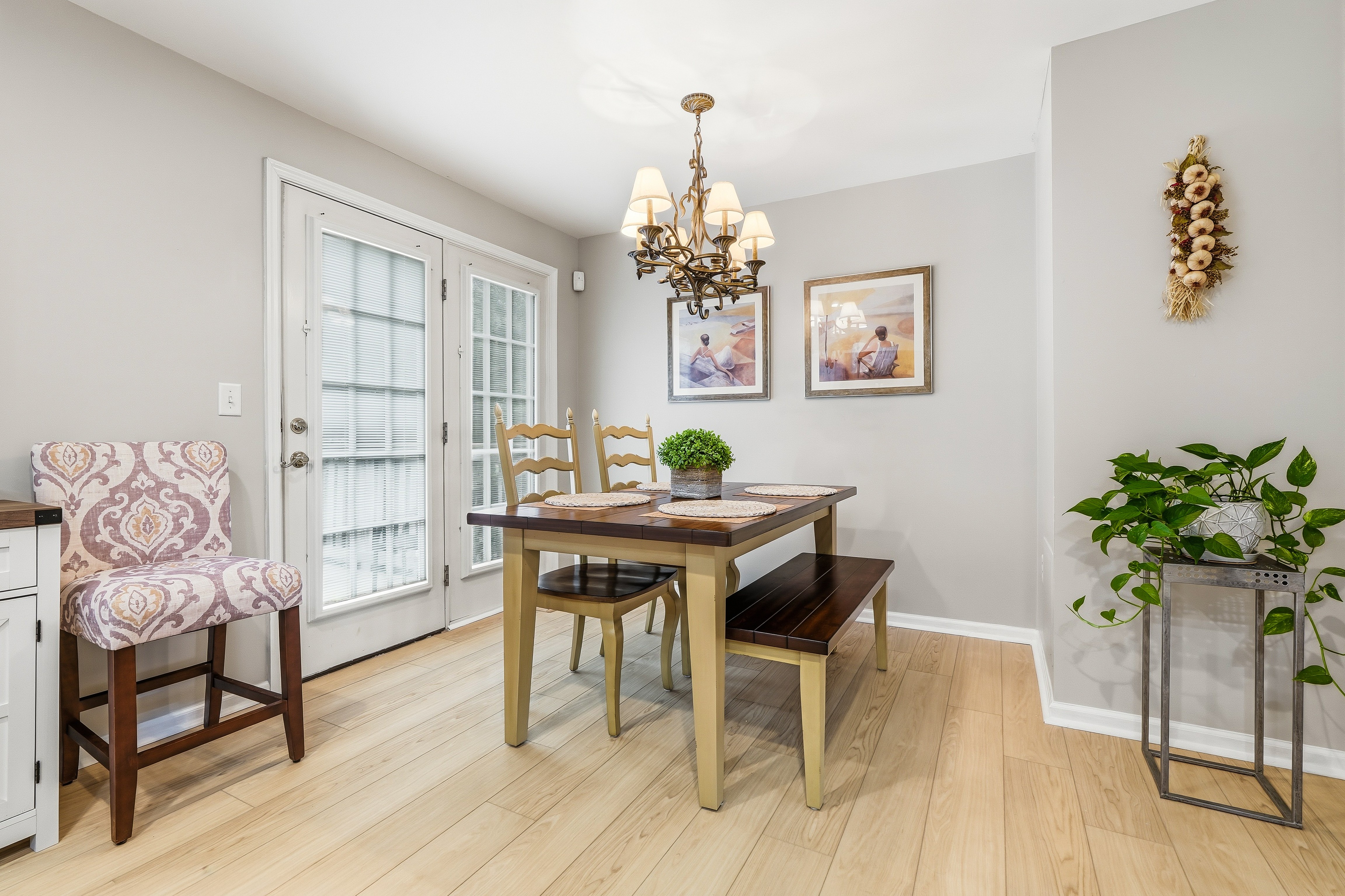  Immaculate & Beautifully Maintained Townhouse in Cedar Glen - 物件實景