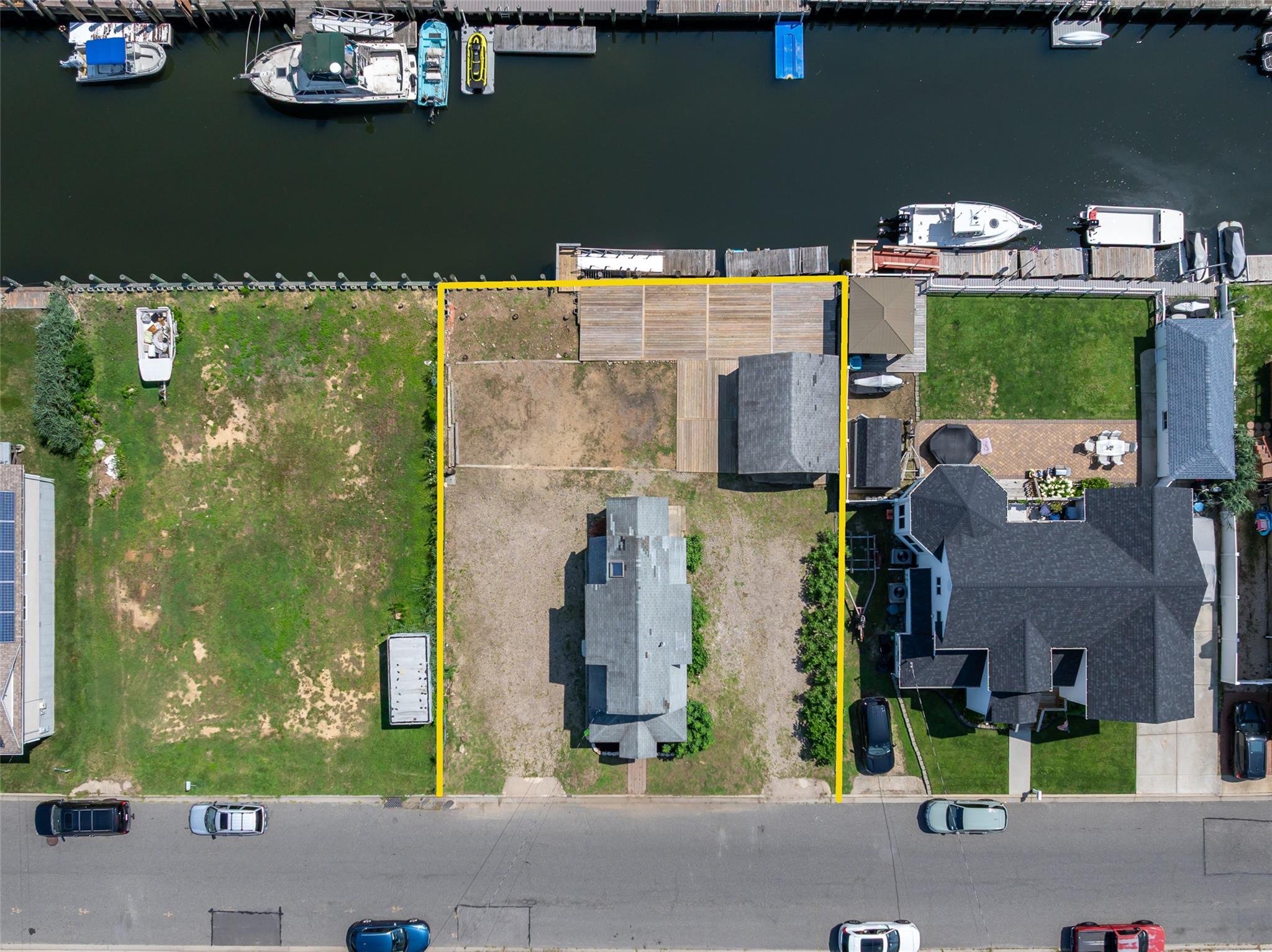 Seaford, New York, 11783, United States, 3 Bedrooms Bedrooms, ,2 BathroomsBathrooms,Residential,For Sale,1908312