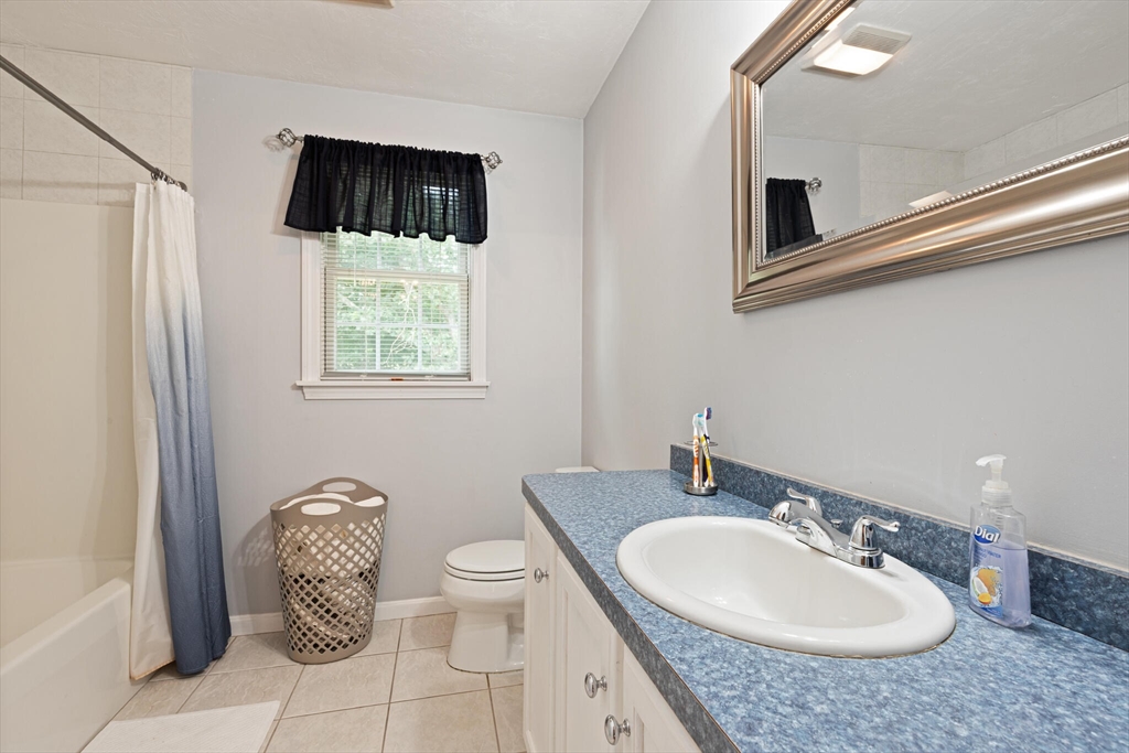 Upton, Massachusetts, 01568, United States, 3 Bedrooms Bedrooms, ,3 BathroomsBathrooms,Residential,For Sale,1912549