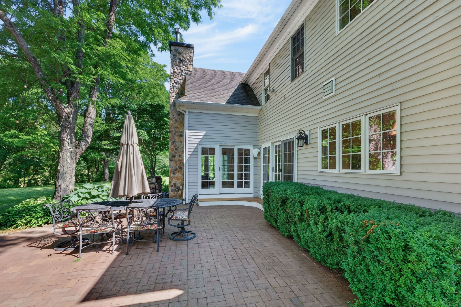  ?Hill View Farms? Neighborhood Colonial Offers Convenience and Tranquility - 物件實景