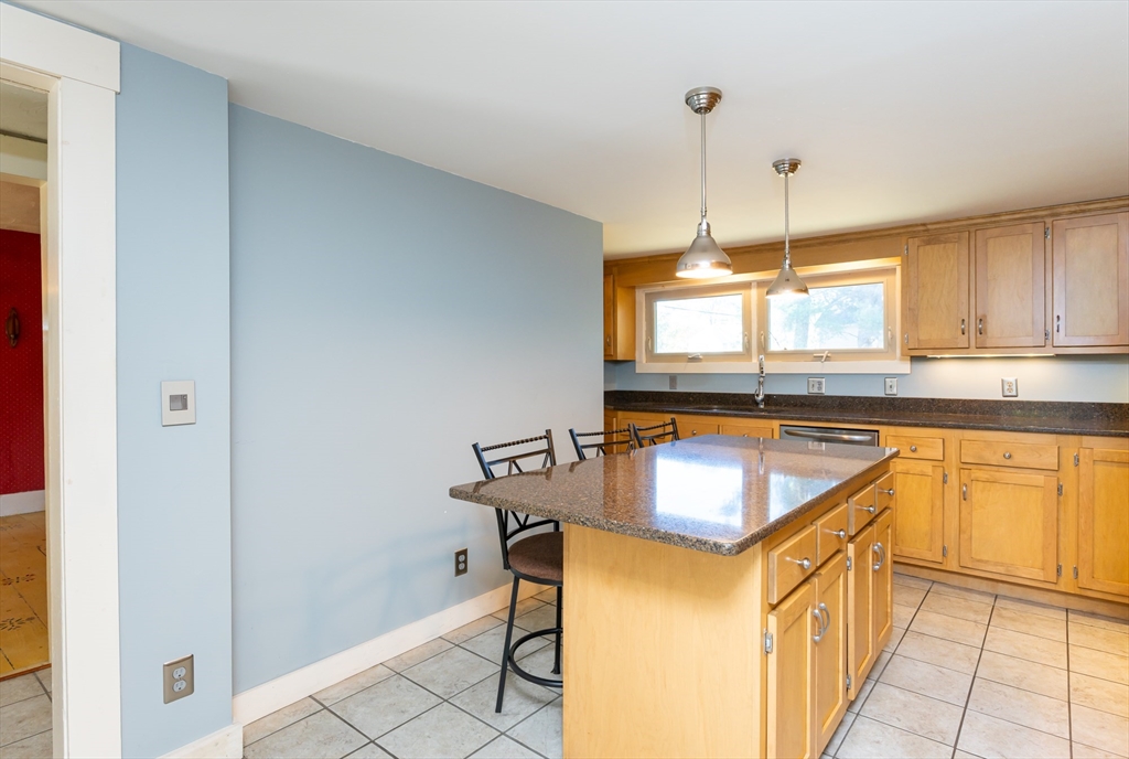 Billerica, Massachusetts, 01821, United States, 3 Bedrooms Bedrooms, ,2 BathroomsBathrooms,Residential,For Sale,1991745