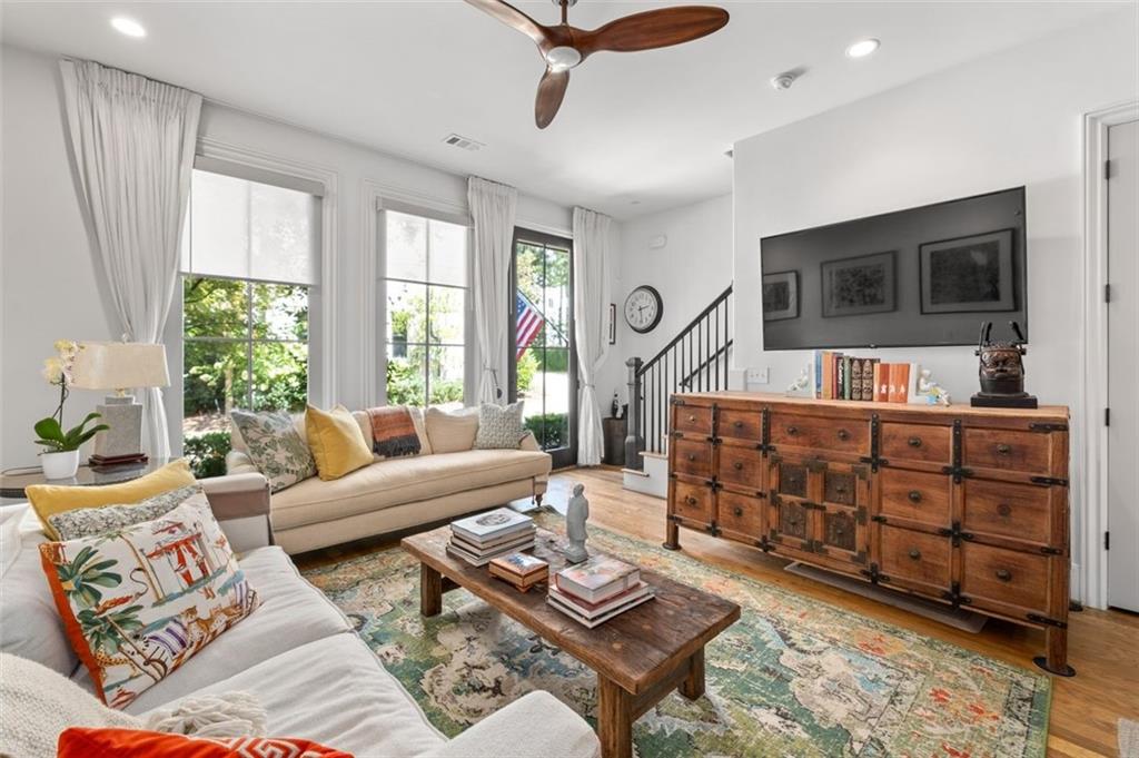 Atlanta, Georgia, 30324, United States, 3 Bedrooms Bedrooms, ,3 BathroomsBathrooms,Residential,For Sale,1948328