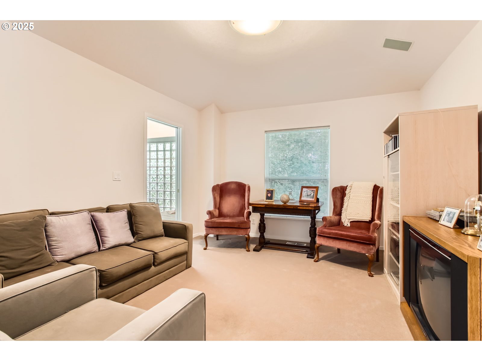 Portland, Oregon, 97229, United States, 3 Bedrooms Bedrooms, ,4 BathroomsBathrooms,Residential,For Sale,1982517