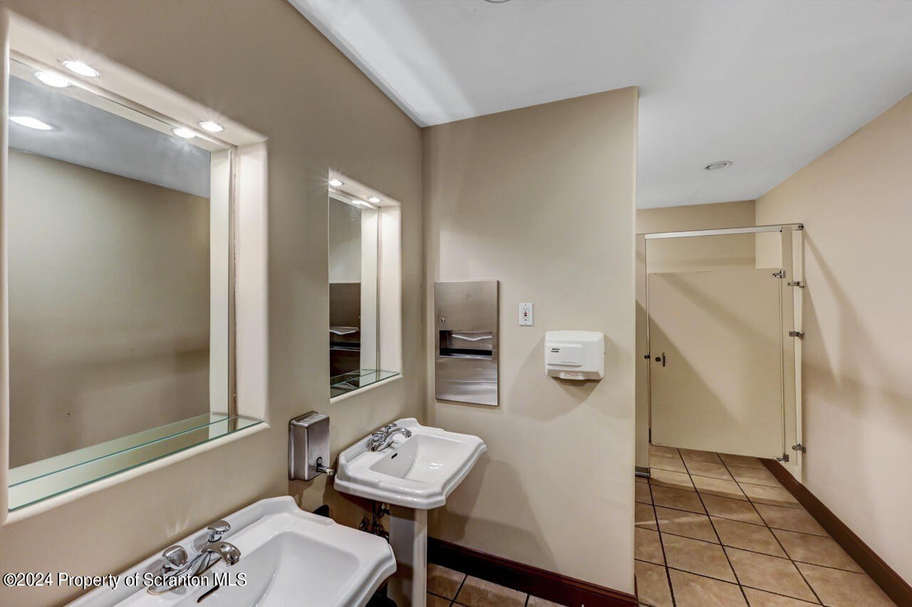 Olyphant, Pennsylvania, 18447, United States, ,Residential,For Sale,1996736