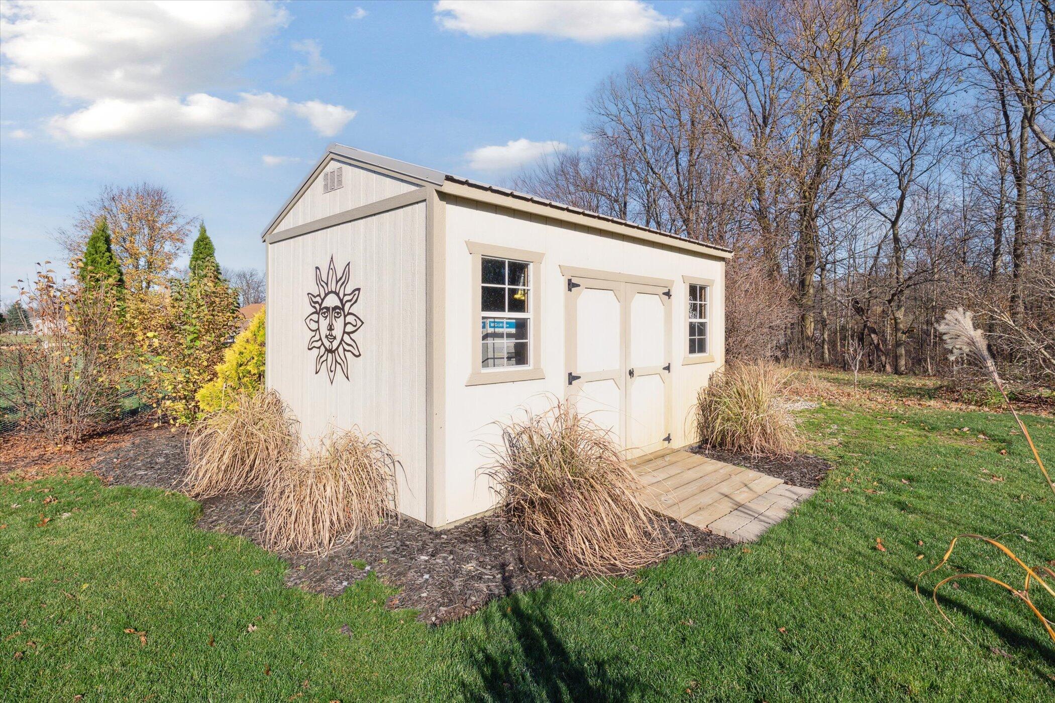 Edwardsburg, Michigan, 49112, United States, 4 Bedrooms Bedrooms, ,4 BathroomsBathrooms,Residential,For Sale,1989598