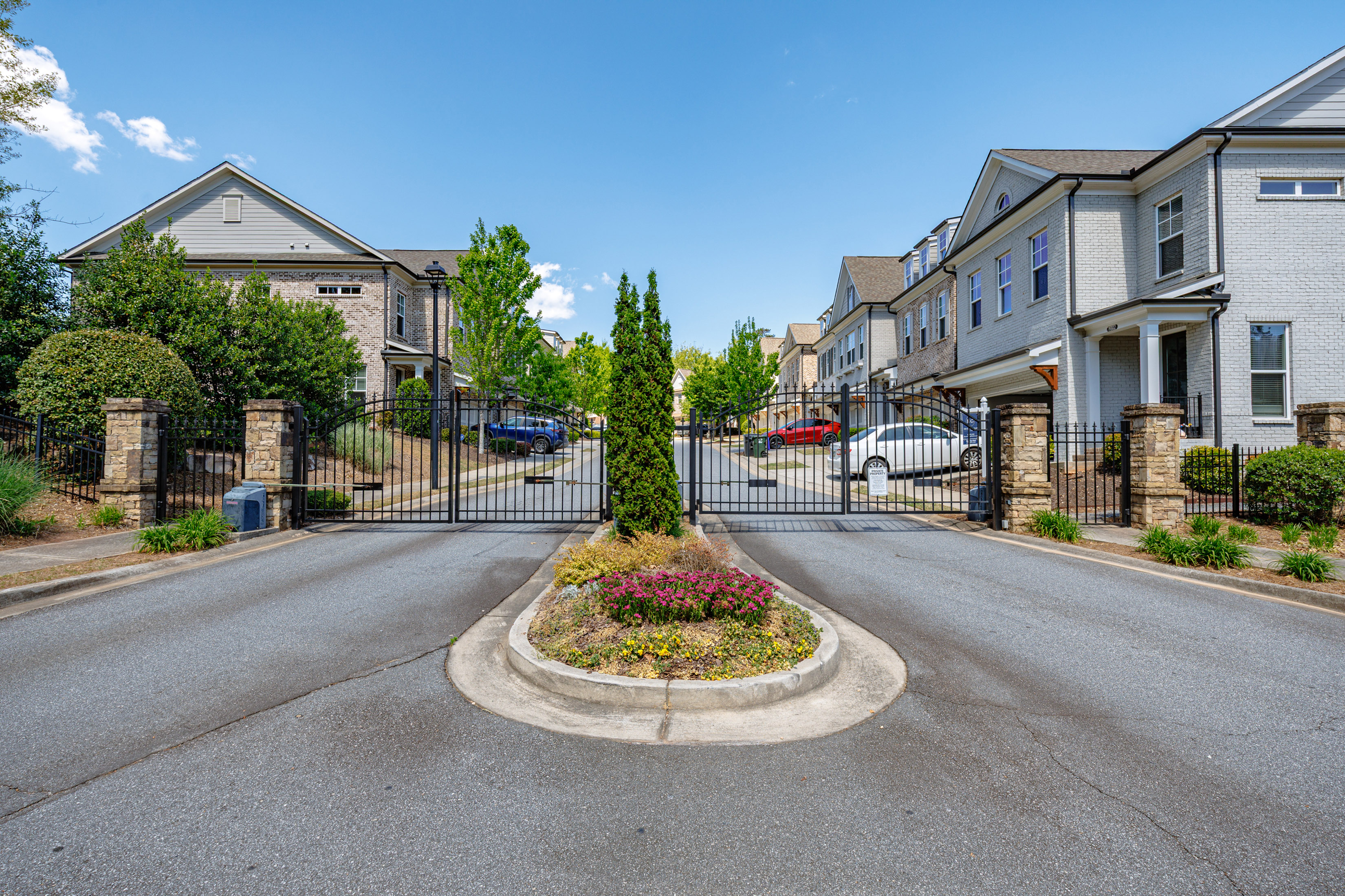  Beautifully Appointed Two-story Townhome in Inviting Gated Roswell Community - 物件實景