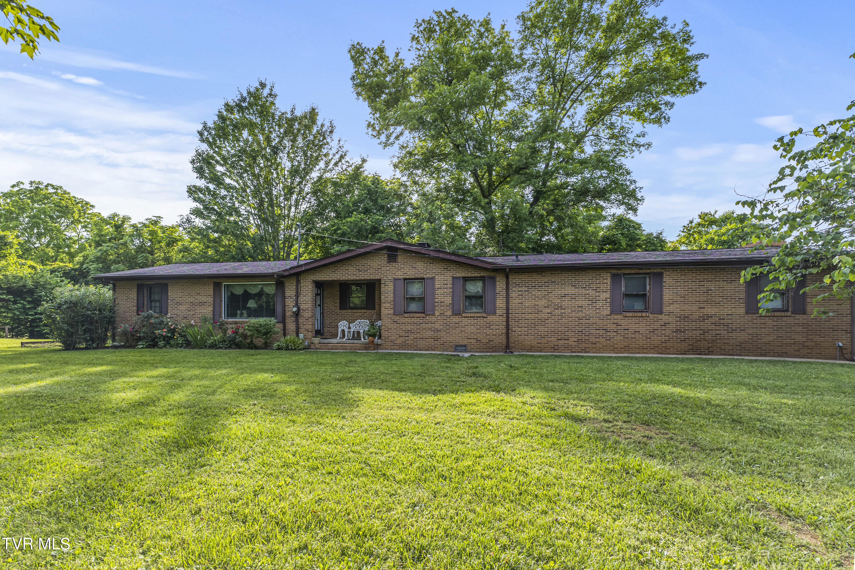 Jonesborough, Tennessee, 37659, United States, 3 Bedrooms Bedrooms, ,3 BathroomsBathrooms,Residential,For Sale,1888653