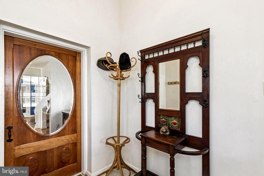 Middleburg, Virginia, 20117, United States, 2 Bedrooms Bedrooms, ,2 BathroomsBathrooms,Residential,For Sale,1976642