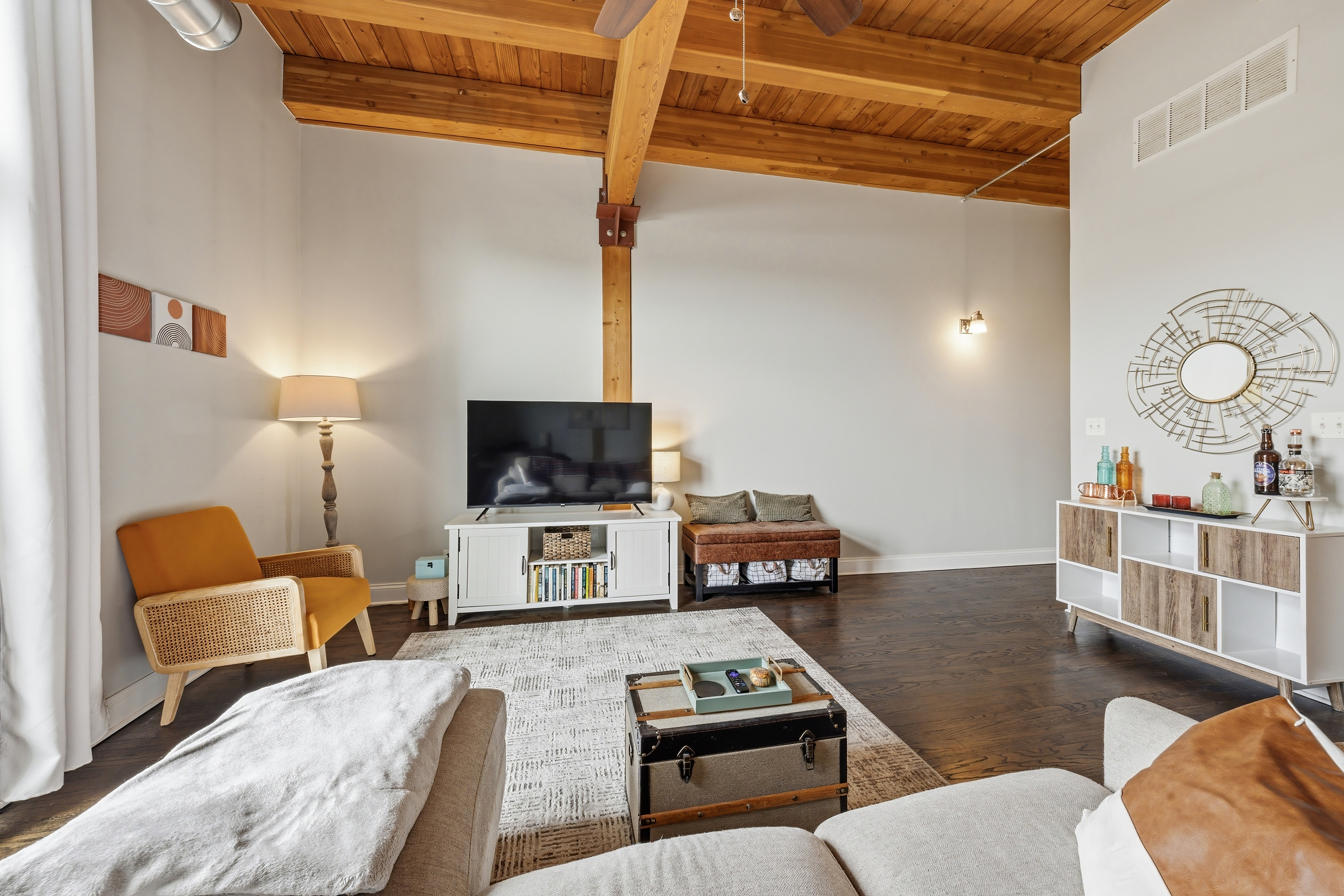  True Timber Loft in a Magical West Town - 物件實景