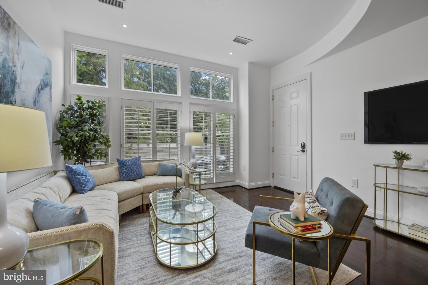 Washington, District of Columbia, 20009, United States, 2 Bedrooms Bedrooms, ,3 BathroomsBathrooms,Residential,For Sale,1950810