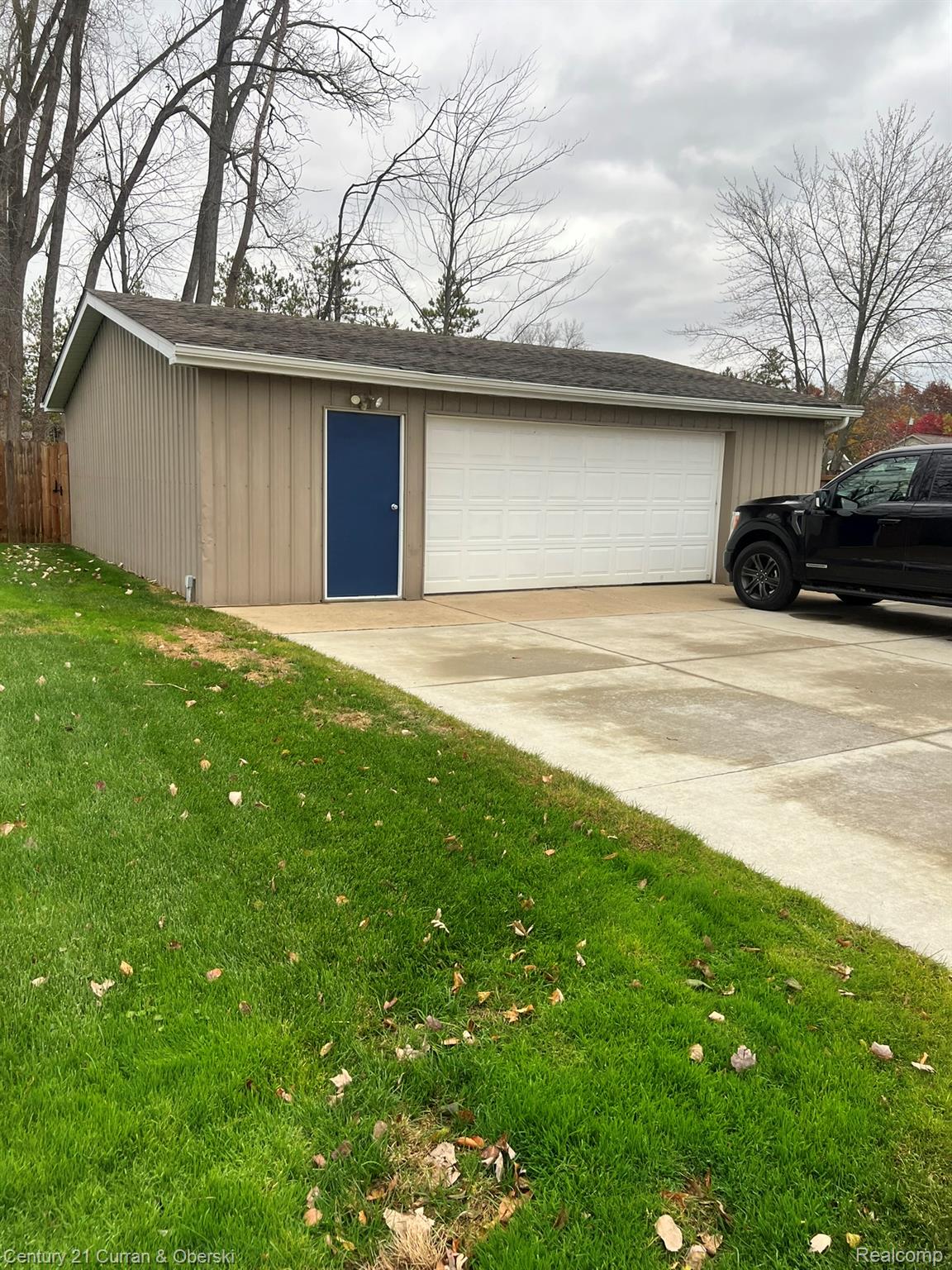 Jackson, Michigan, 49201, United States, 3 Bedrooms Bedrooms, ,3 BathroomsBathrooms,Residential,For Sale,1981223