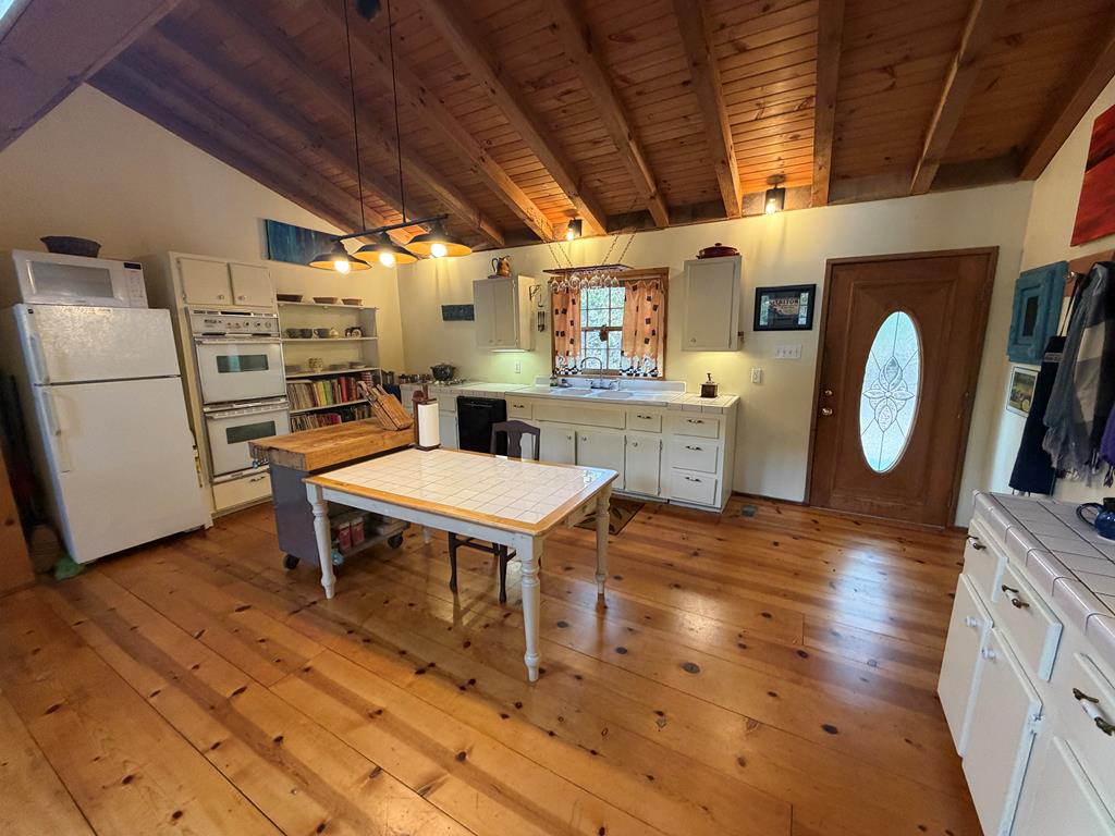 Blue Ridge, Georgia, 30513, United States, 3 Bedrooms Bedrooms, ,3 BathroomsBathrooms,Residential,For Sale,1954403