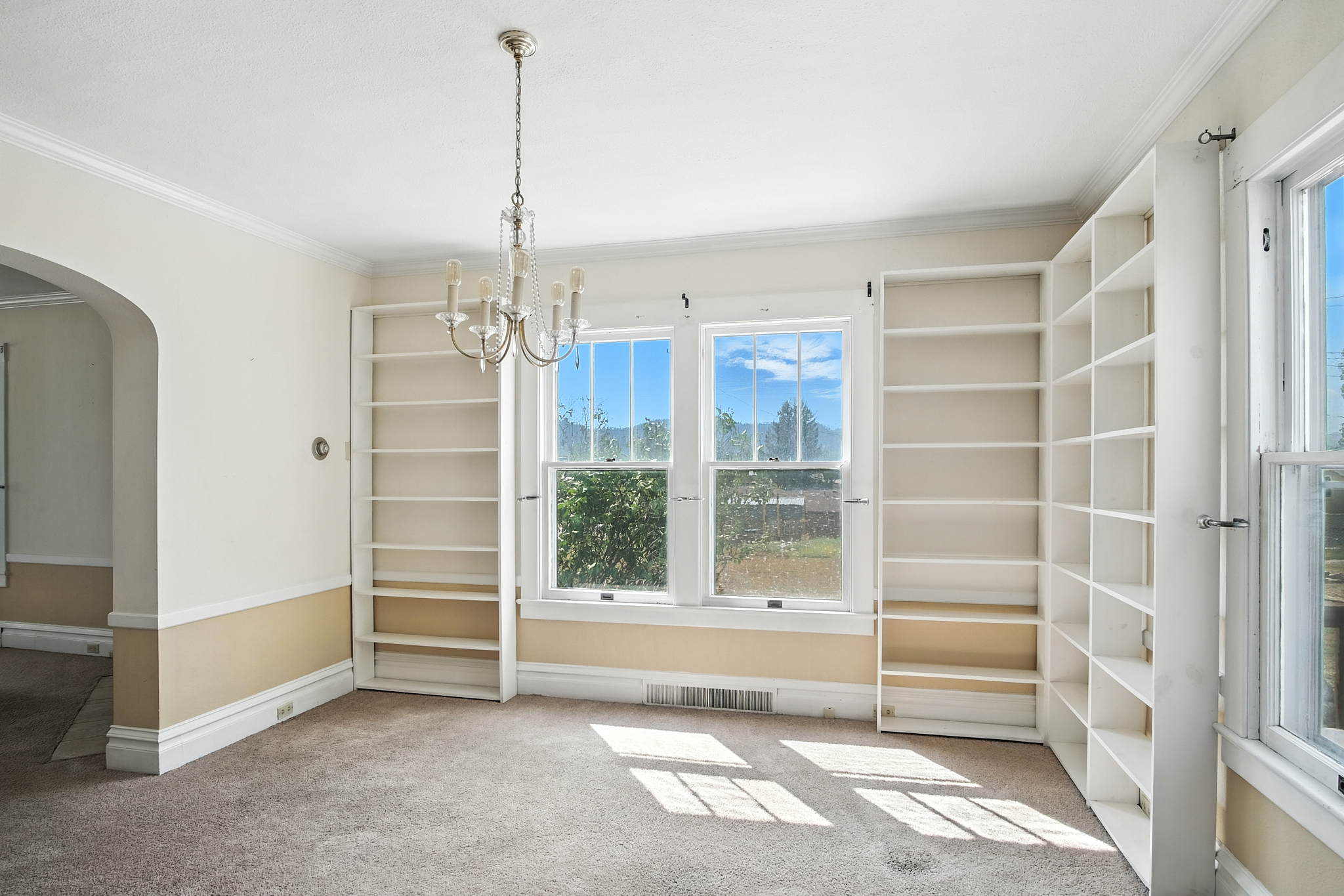 Hot Springs, South Dakota, 57747, United States, 5 Bedrooms Bedrooms, ,4 BathroomsBathrooms,Residential,For Sale,1983319