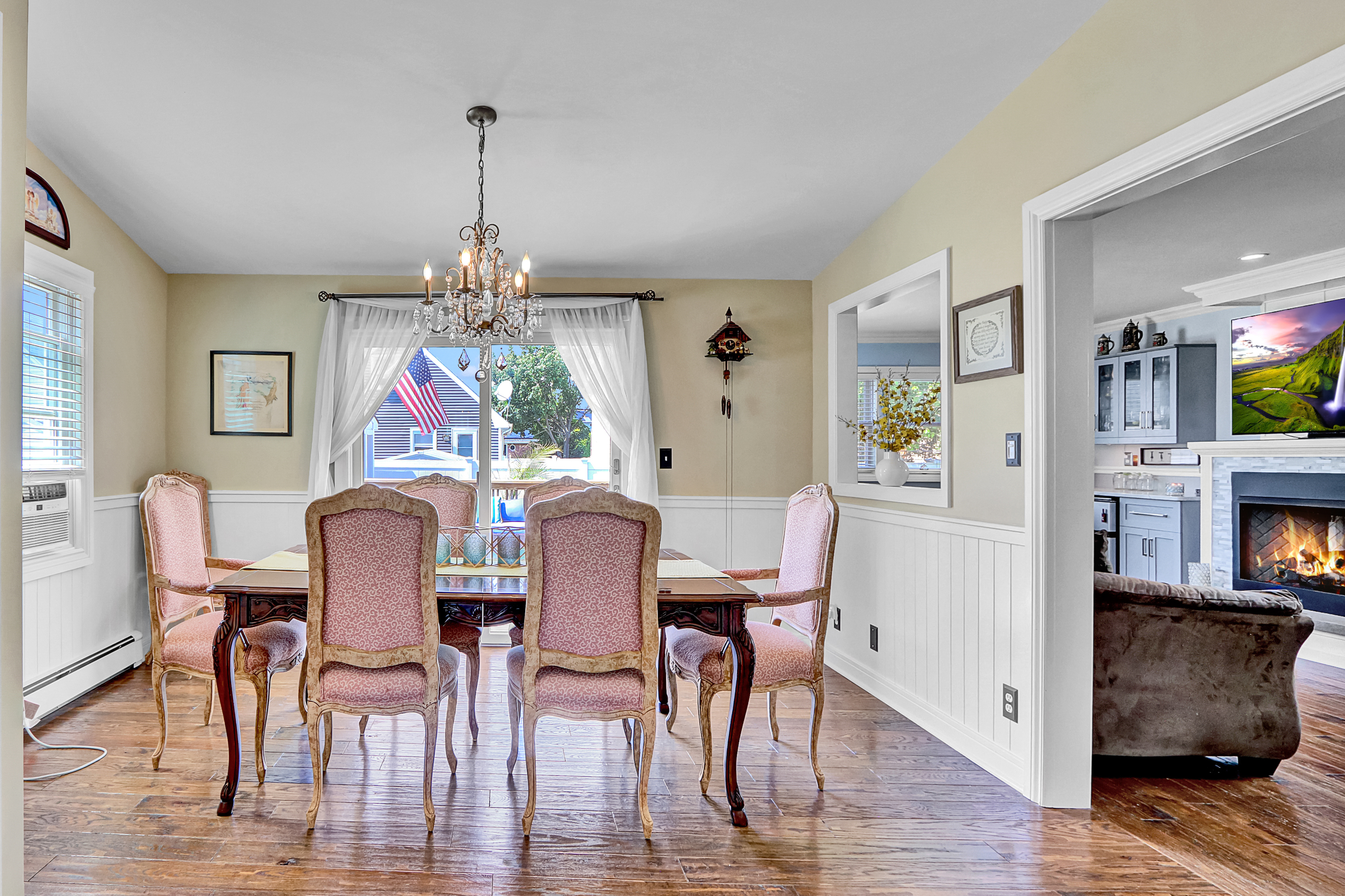 Babylon, New York, 11702, United States, 4 Bedrooms Bedrooms, ,2 BathroomsBathrooms,Residential,For Sale,1921304