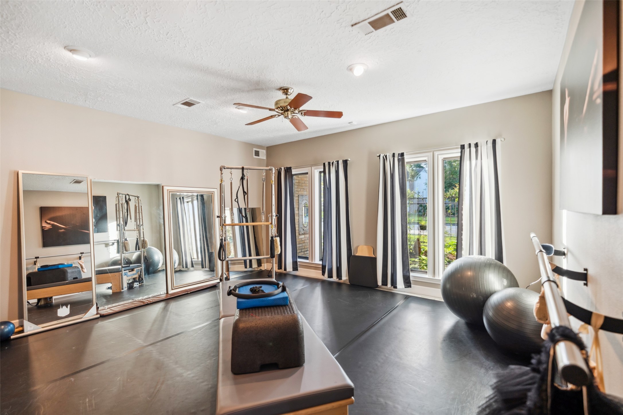  16310 Brook Forest Drive - 物件實景