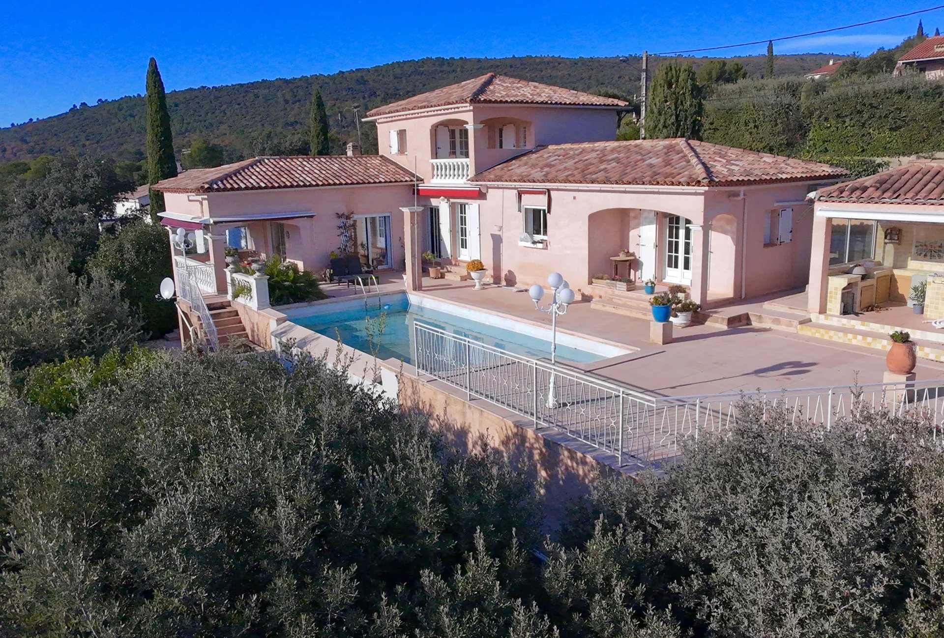 Garéoult, Provence-Alpes-Côte d?Azur, 83136, FR, 3 Bedrooms Bedrooms, ,2 BathroomsBathrooms,Residential,For Sale,1673180